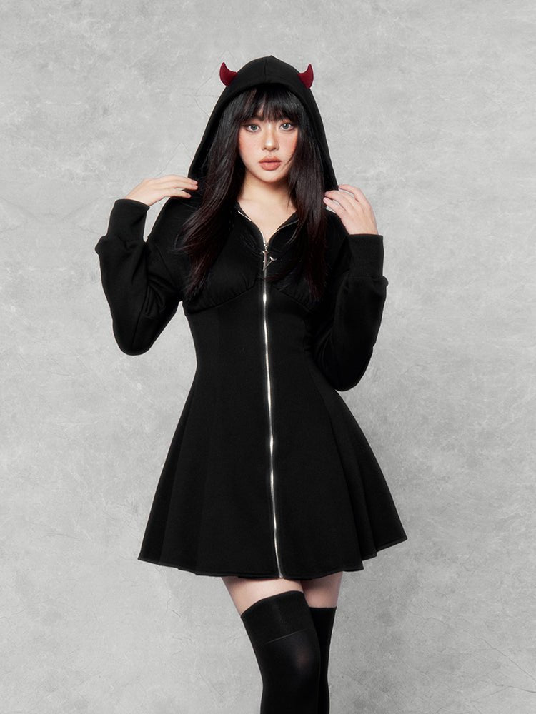 Vestido de sudadera con capucha del ala de diablo