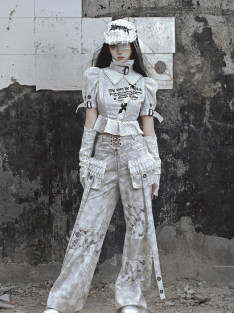 Punk Text imprima la blusa de manga de hojaldre con correas y detalles de cintura con volantes