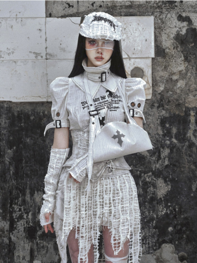 Punk Text imprima la blusa de manga de hojaldre con correas y detalles de cintura con volantes