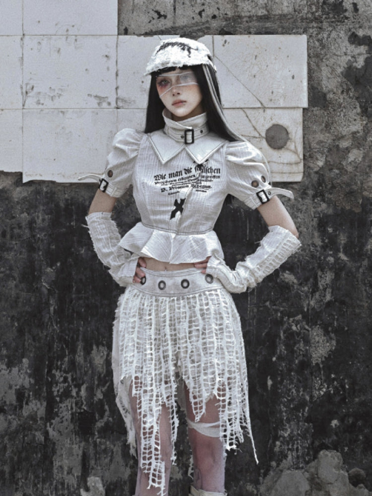 Punk Text imprima la blusa de manga de hojaldre con correas y detalles de cintura con volantes