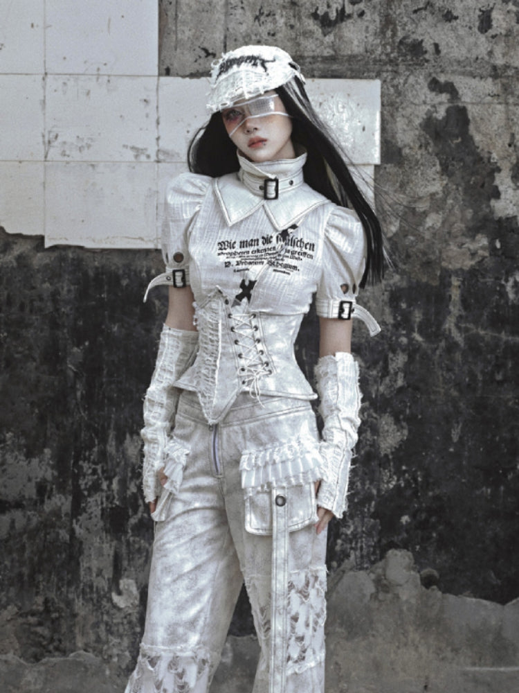 Punk Text imprima la blusa de manga de hojaldre con correas y detalles de cintura con volantes