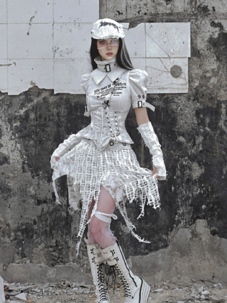 Punk Text imprima la blusa de manga de hojaldre con correas y detalles de cintura con volantes