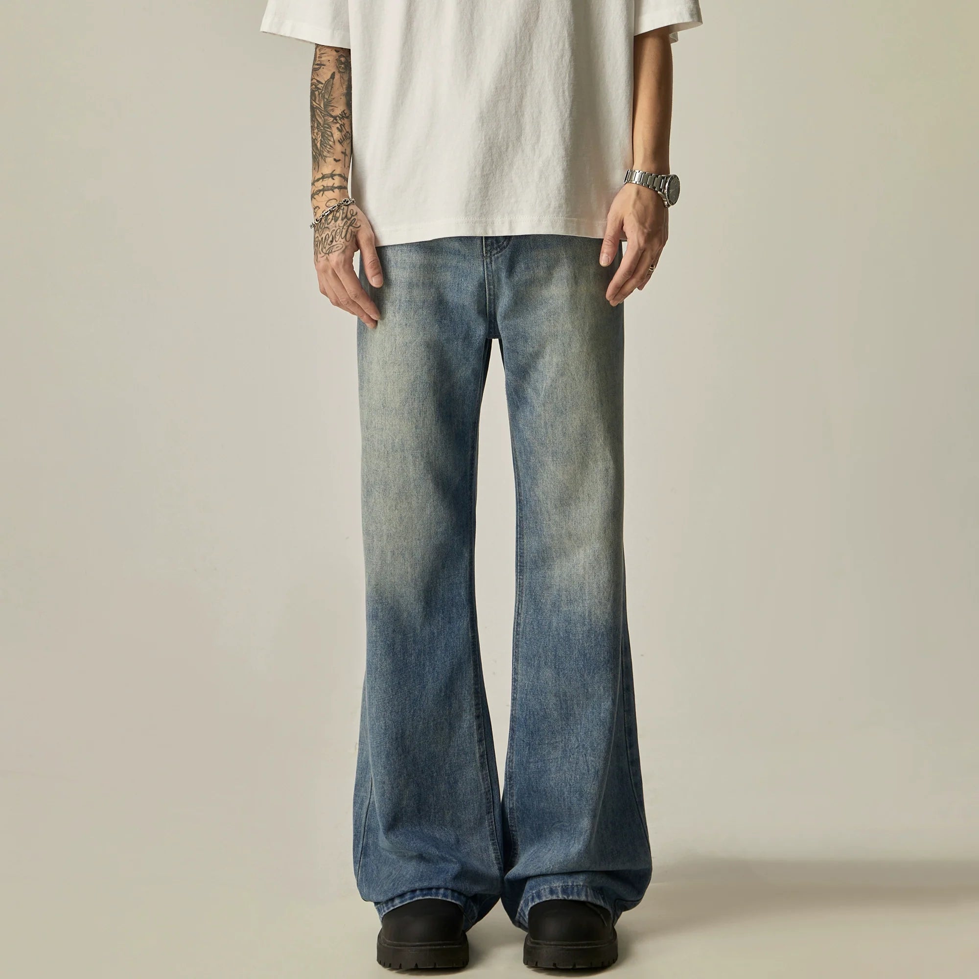 Jeans de lavado con luz acampanada retro de gran altura