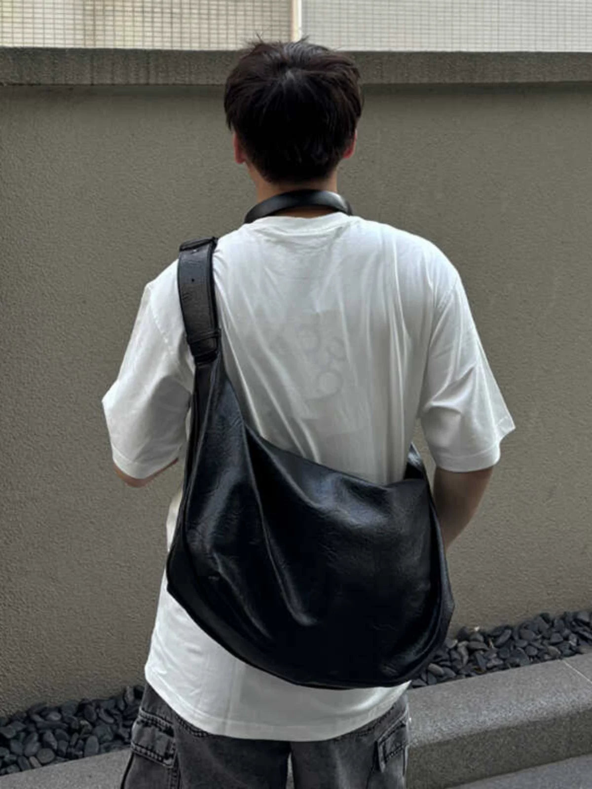 Noir Flow Crescent Sling