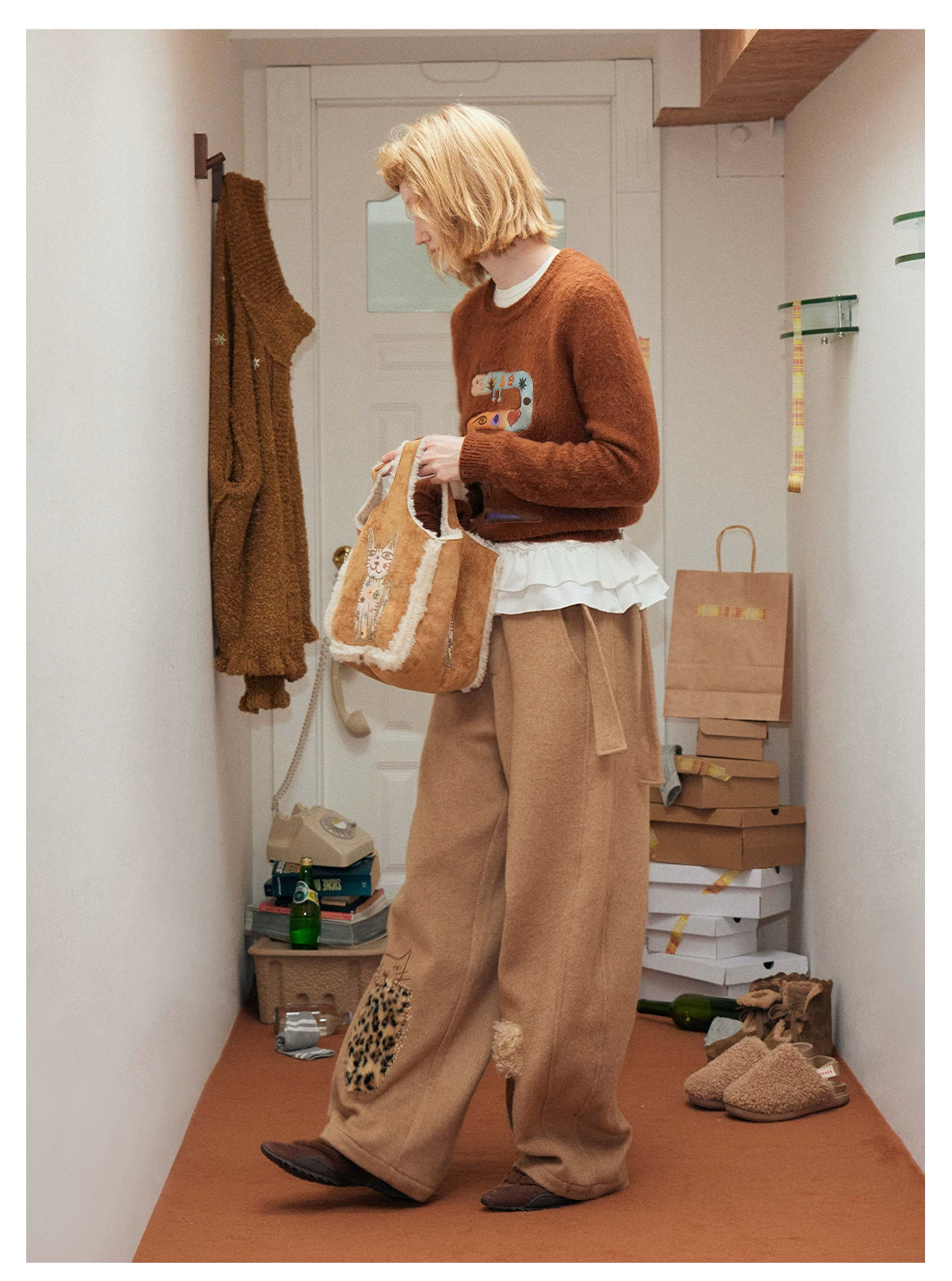 Cozy Meadow Charm Kitty Tote