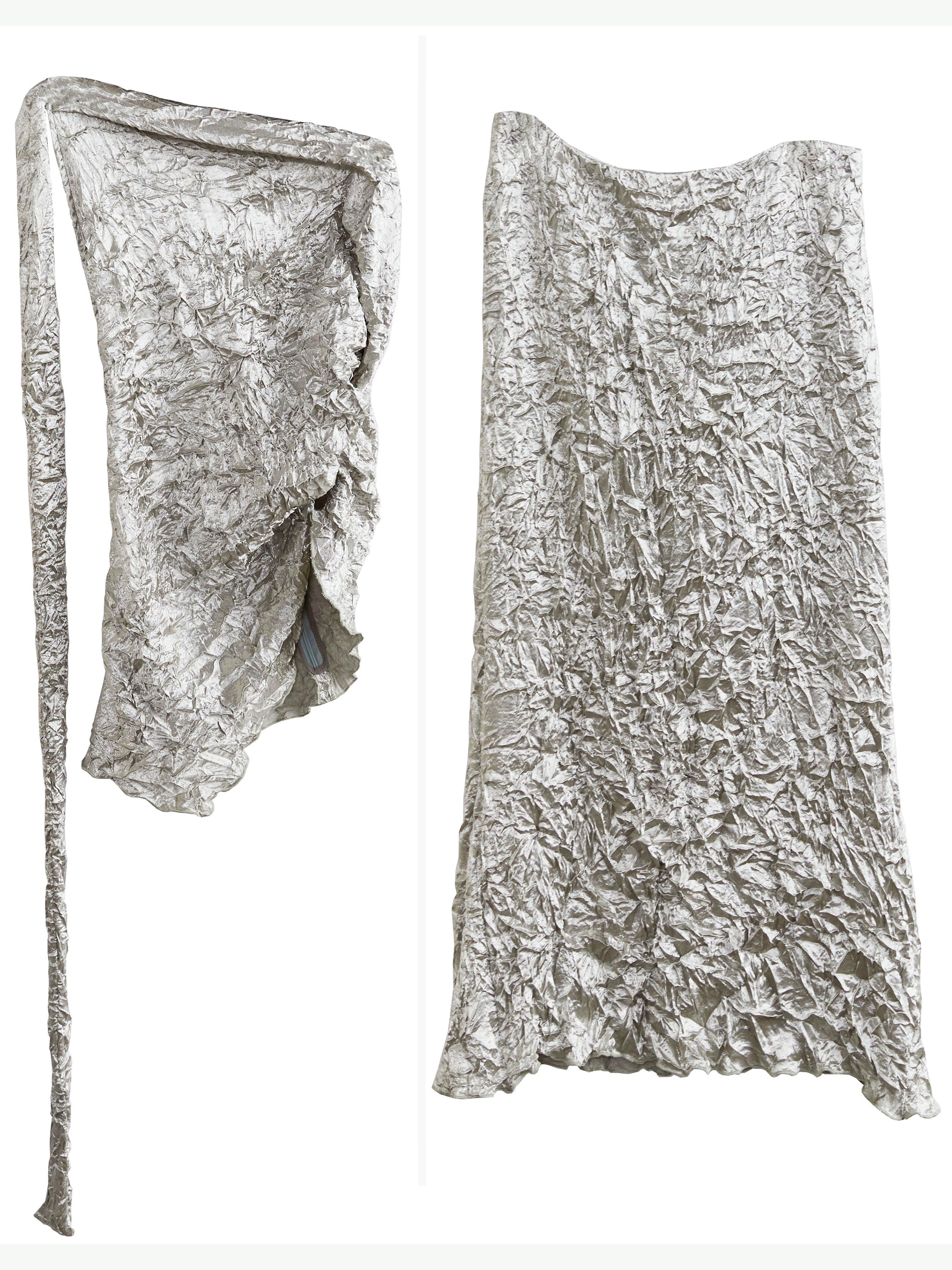 JNYLON Studio Metallic Crinkle One-épaule Robe maxi - Robe de soirée en texturation argentée pour femmes avec sangle asymétrique