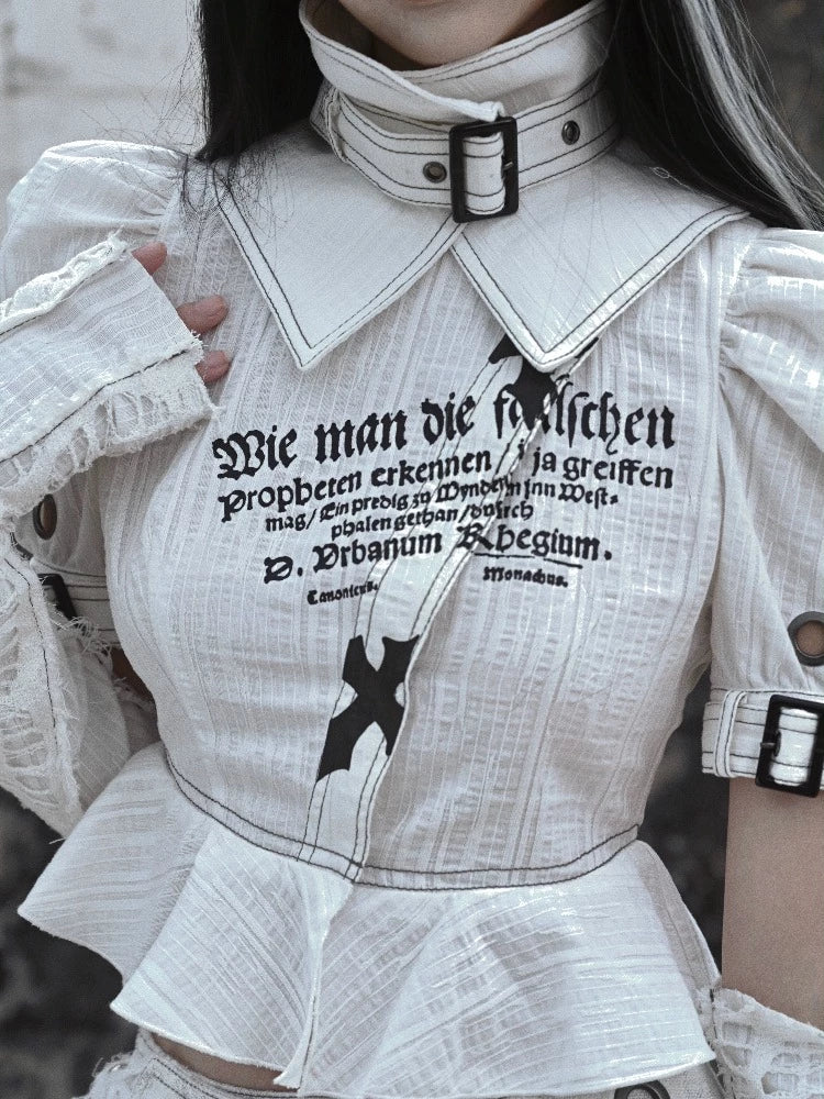 Punk Text imprima la blusa de manga de hojaldre con correas y detalles de cintura con volantes