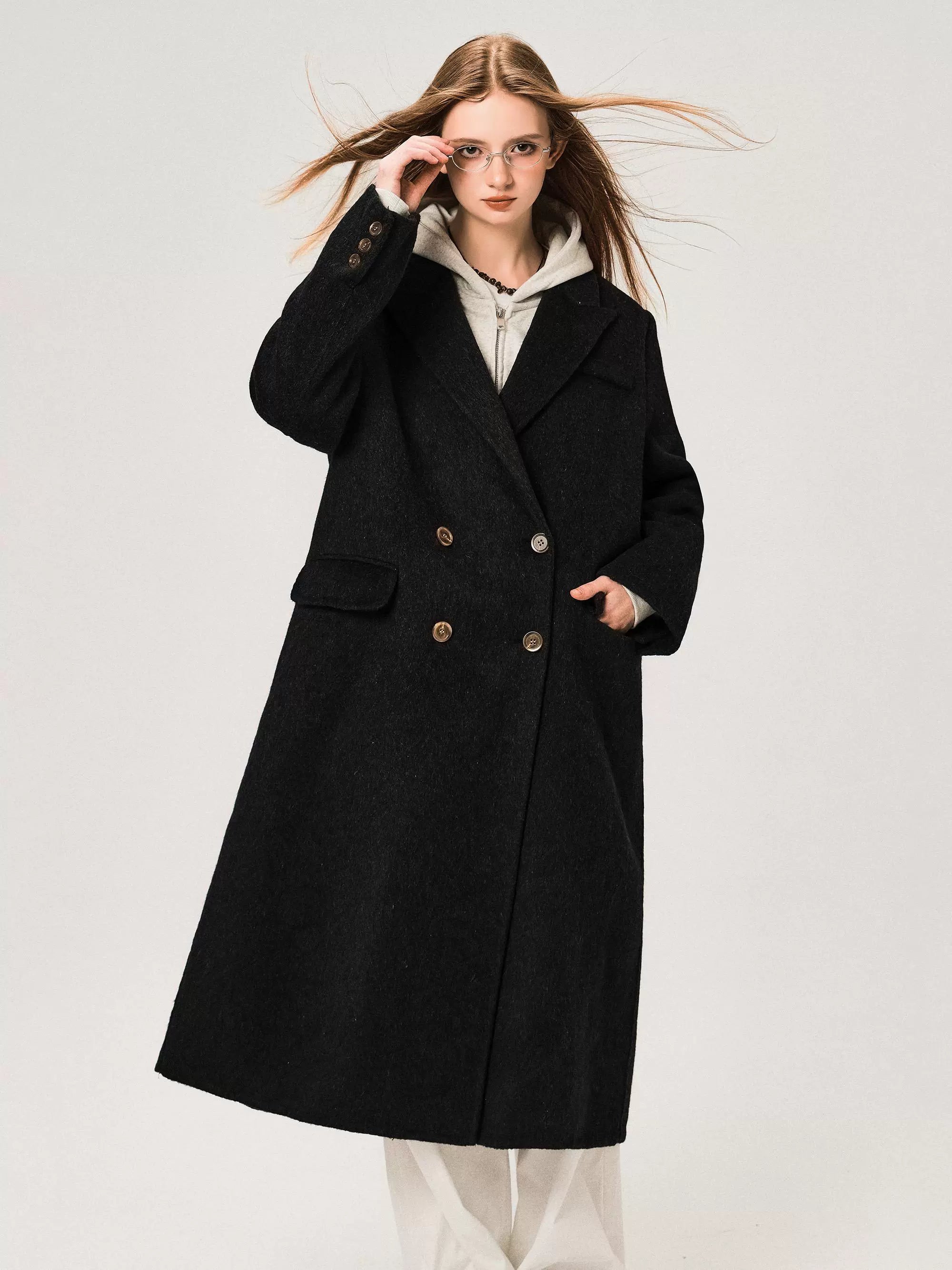Manteau de laine d'épaule régulière de longueur