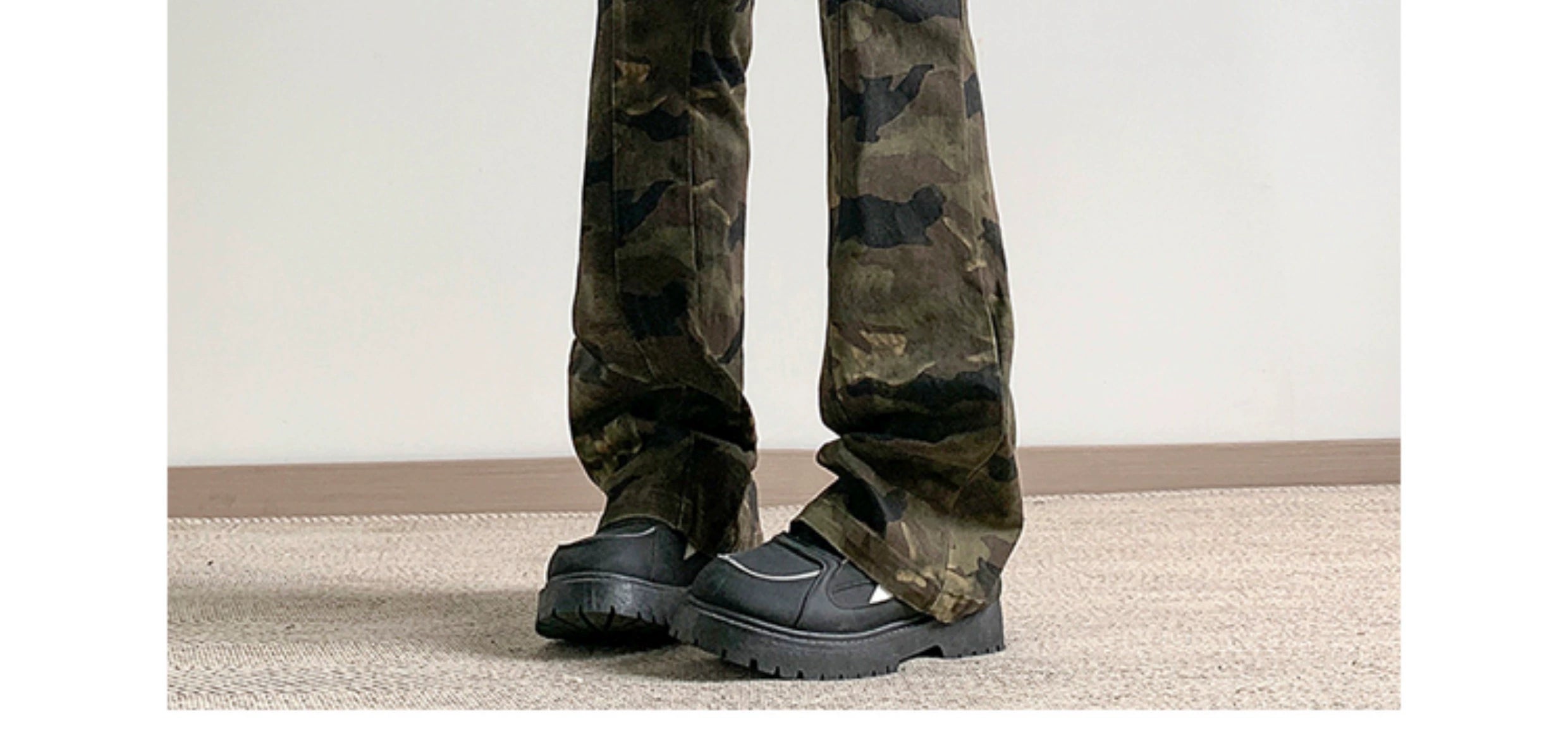 Wide-Leg Camo Cargo Pants with Side Pockets
