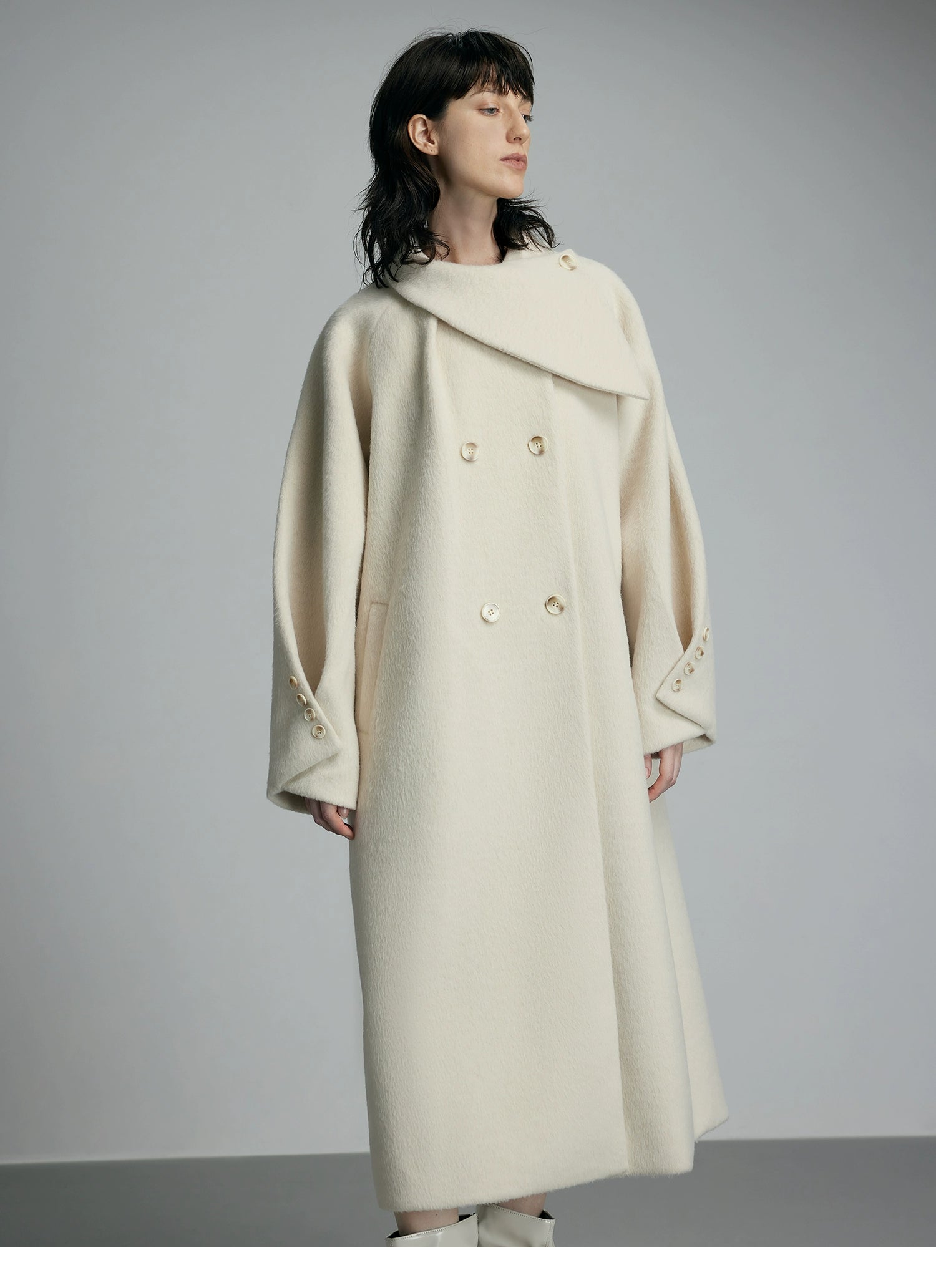 Abrigo de invierno de lana crema de gran tamaño