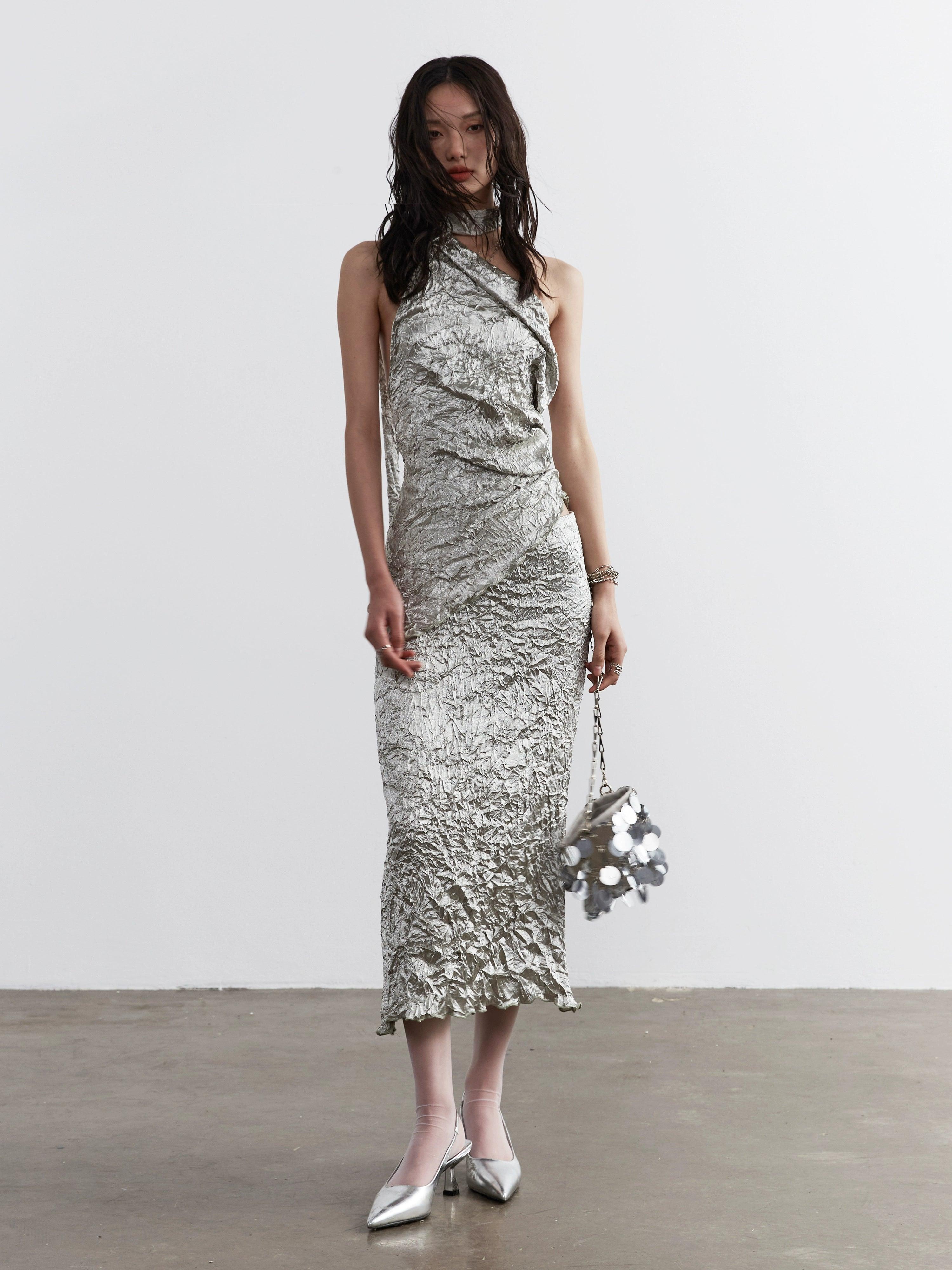 JNYLON Studio Metallic Crinkle One-épaule Robe maxi - Robe de soirée en texturation argentée pour femmes avec sangle asymétrique