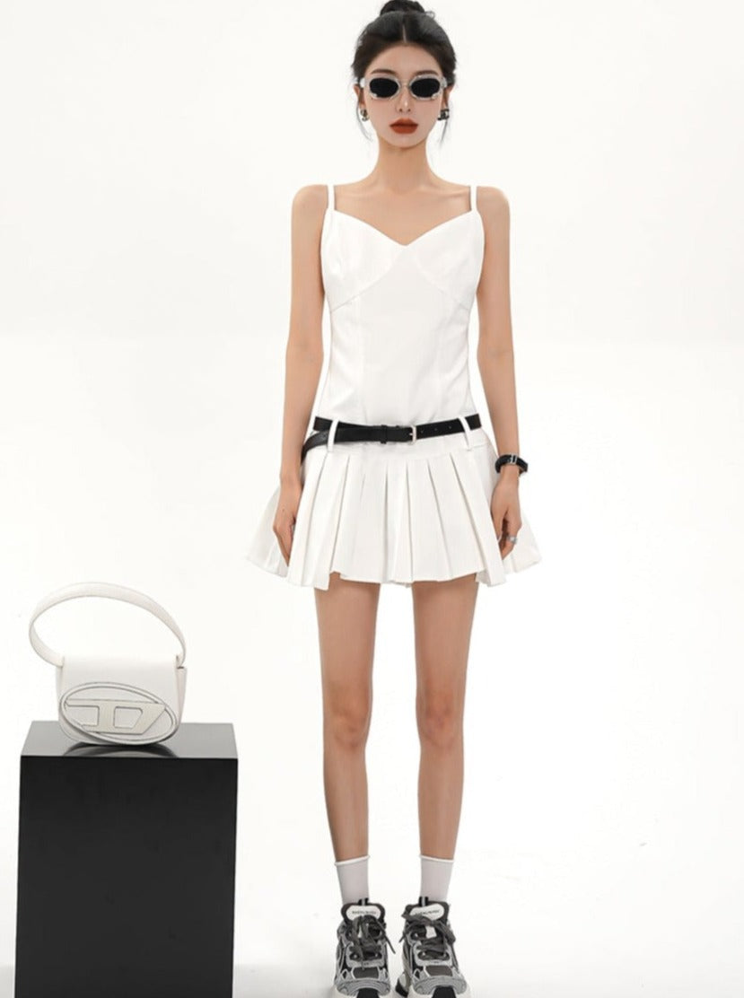 Flirty Fit & Flare Duo: White Strapless Corset Mini Vestido y vestido de patinador sin mangas negras