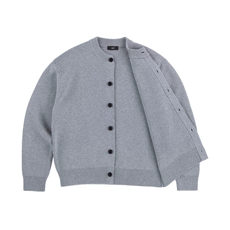 Minimal Crest Knit Cardigan