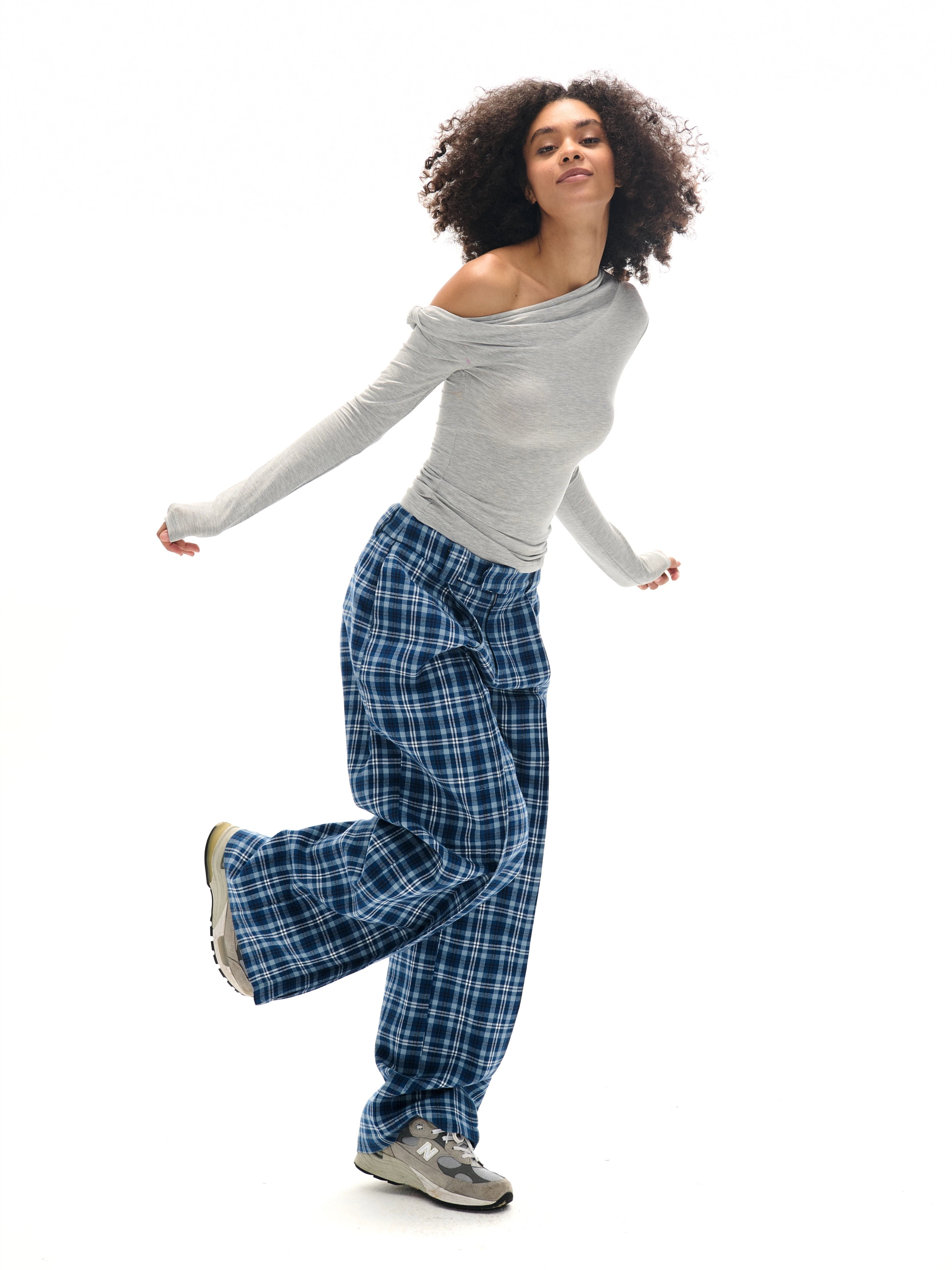 Décolleté asymétrique à manches longues