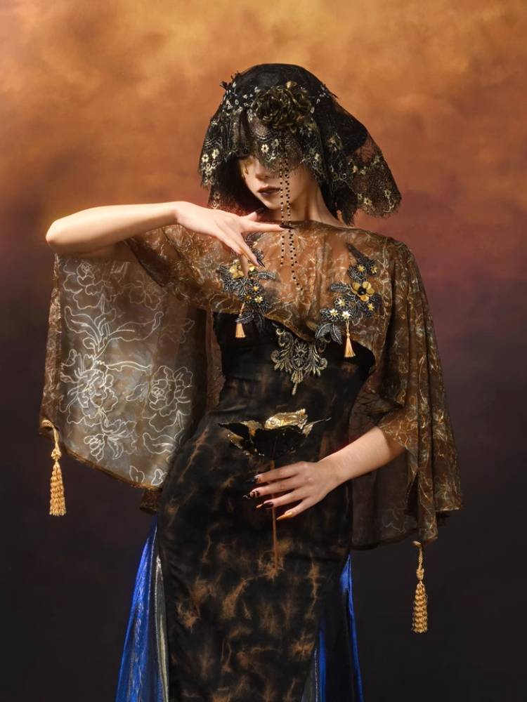 Châle en dentelle à feuilles dorées - enveloppe de gland gothique victorien