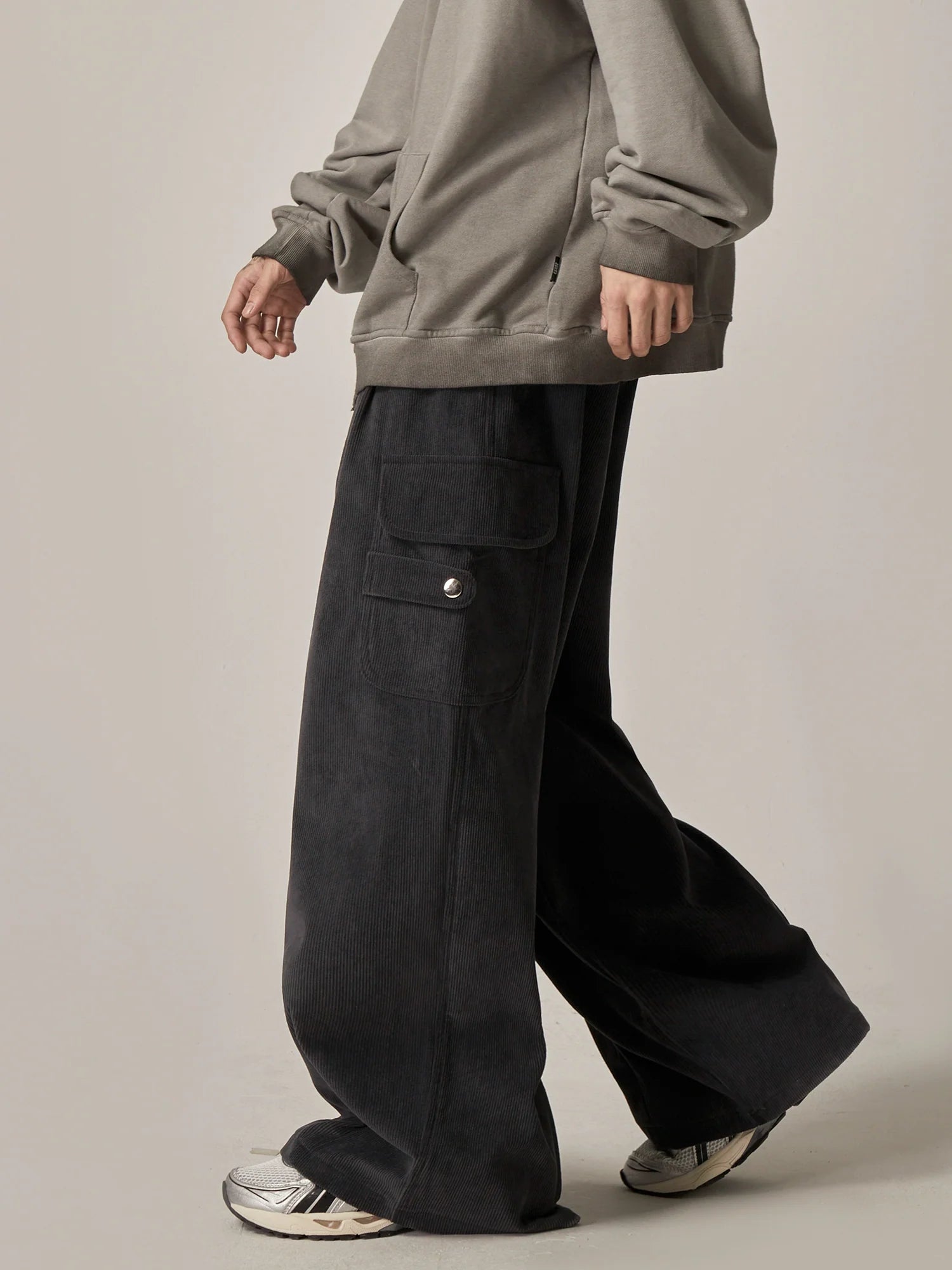 Onyx Flow Wide-Leg Cargo Lounge Hosen