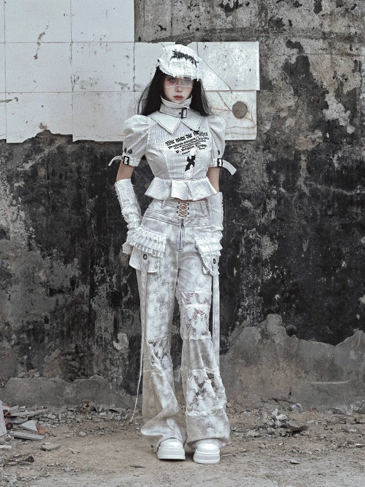 Punk Text imprima la blusa de manga de hojaldre con correas y detalles de cintura con volantes