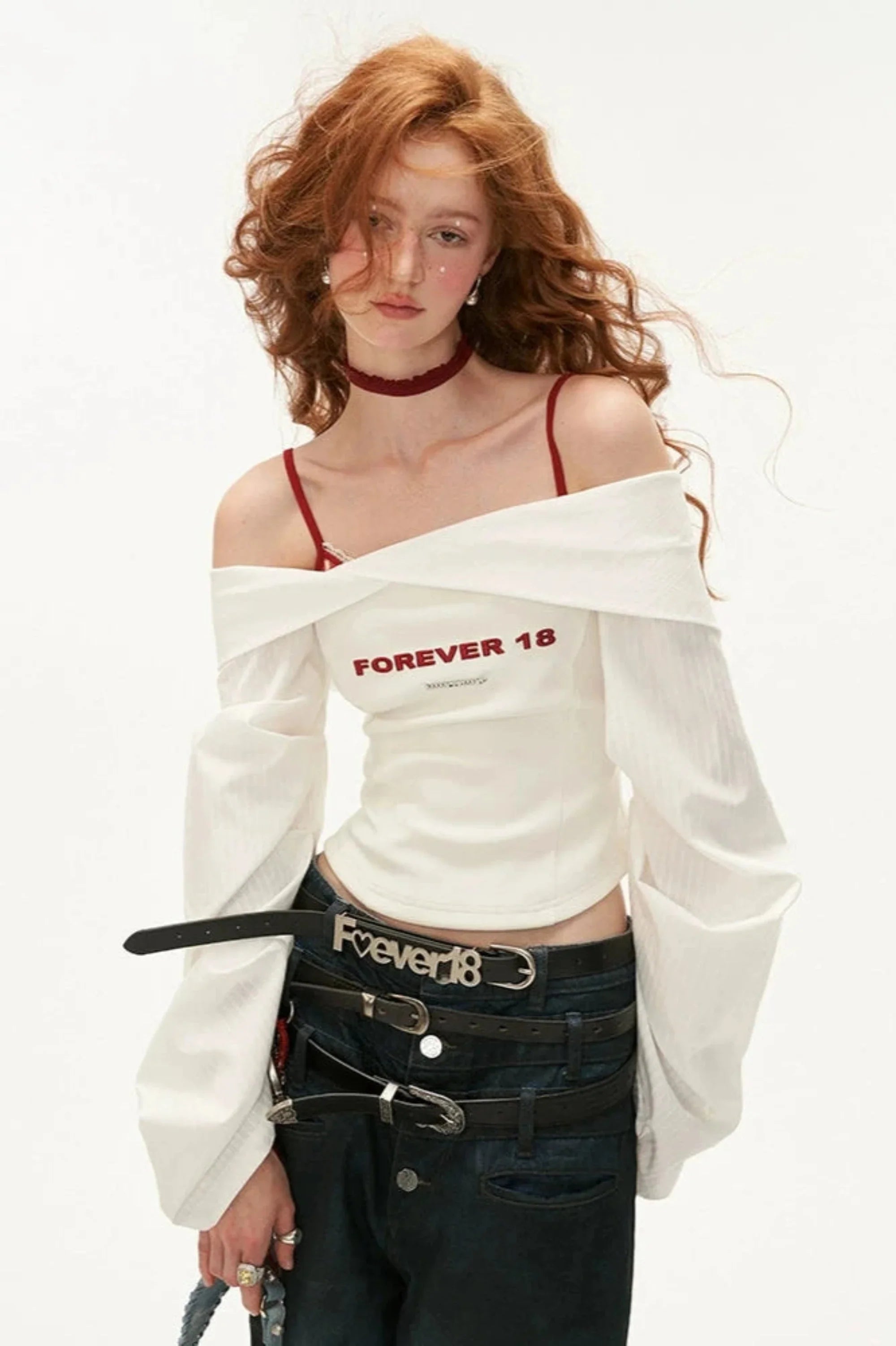 Camisa de la manga de la campana de hombro.