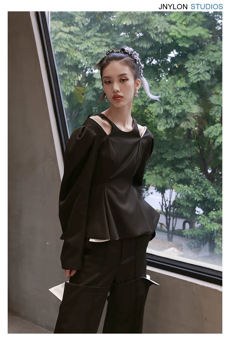Noirveil Sculpted Puff Sleeve Top