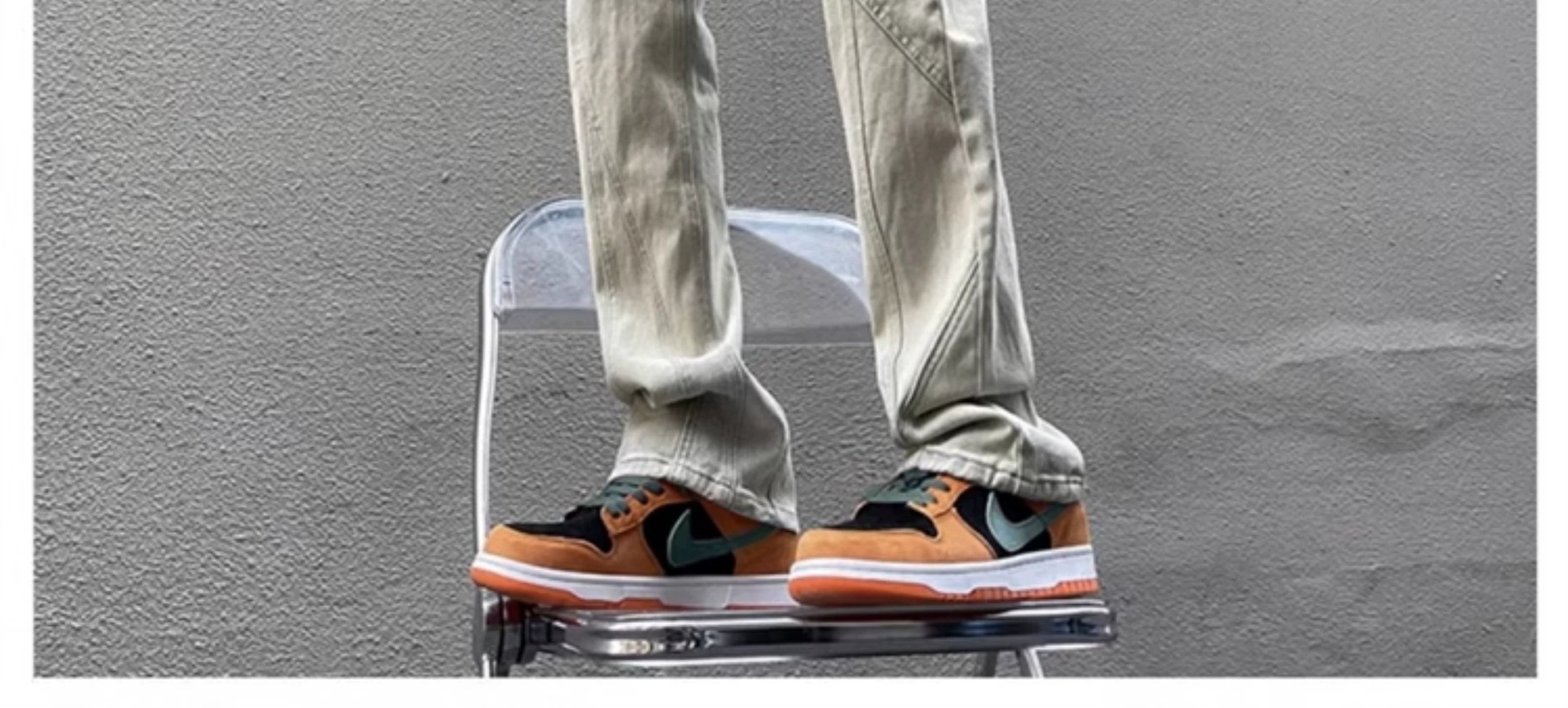Baggy Light-Wash Jeans with Unique Seam Detailing