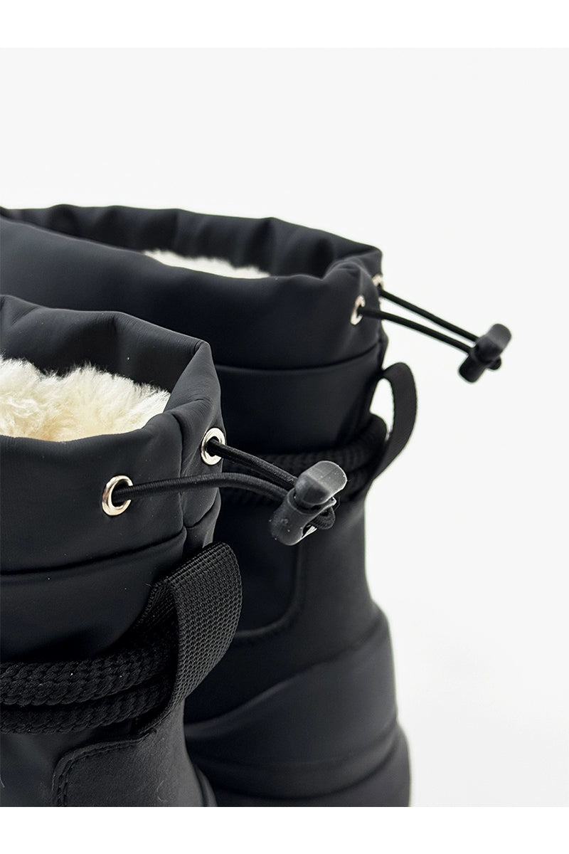 Black Winter Boots with Chunky Soles and Fleece Lining