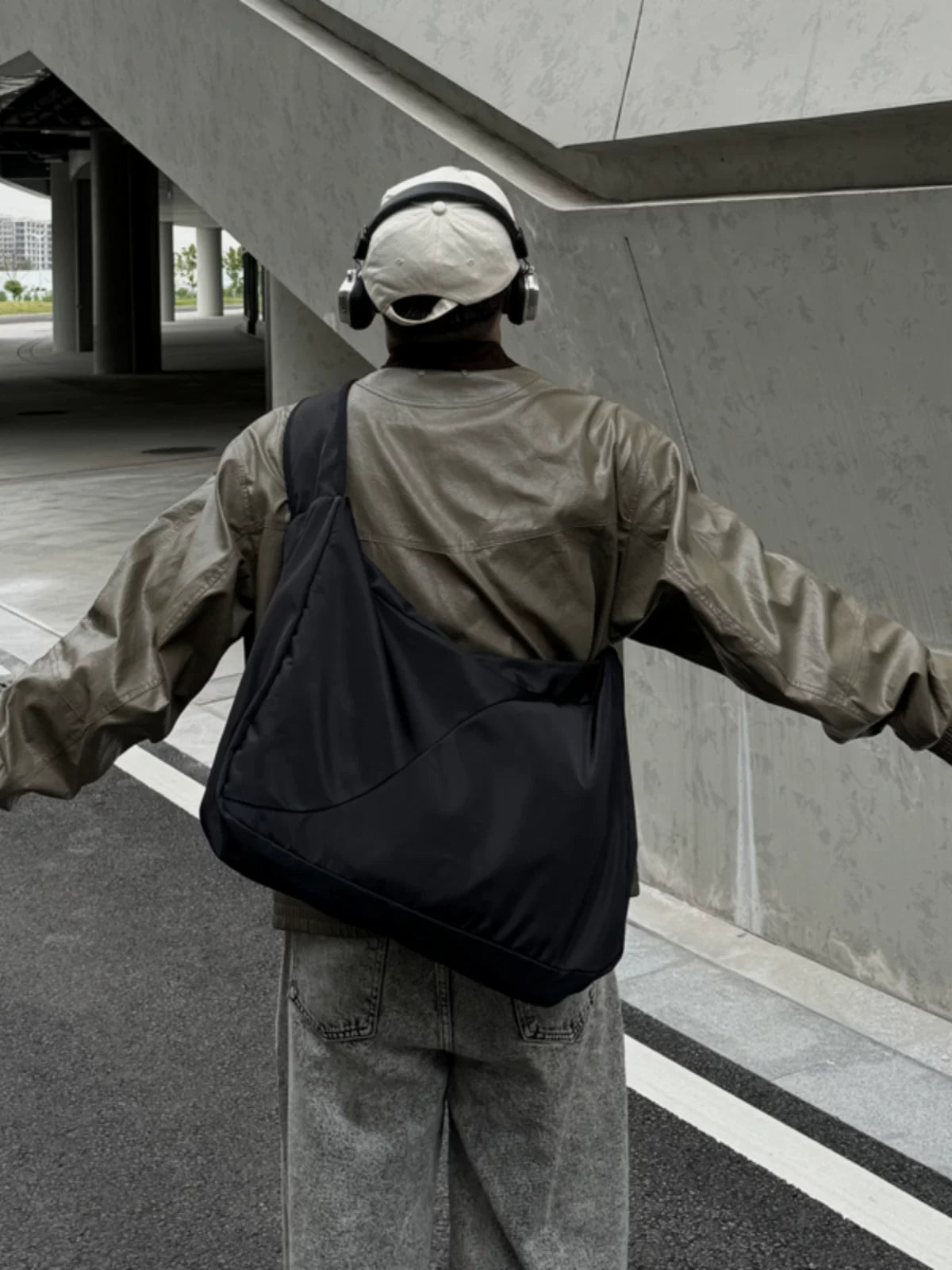 Oversize City Glide Sling