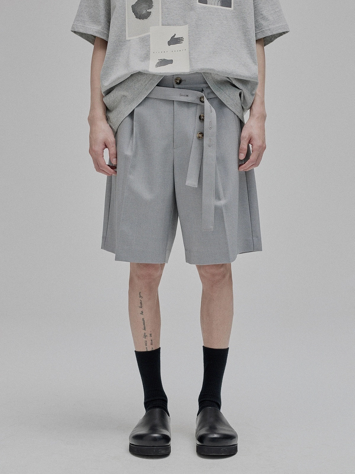 Pantalones cortos de longitud de longitud drapeada