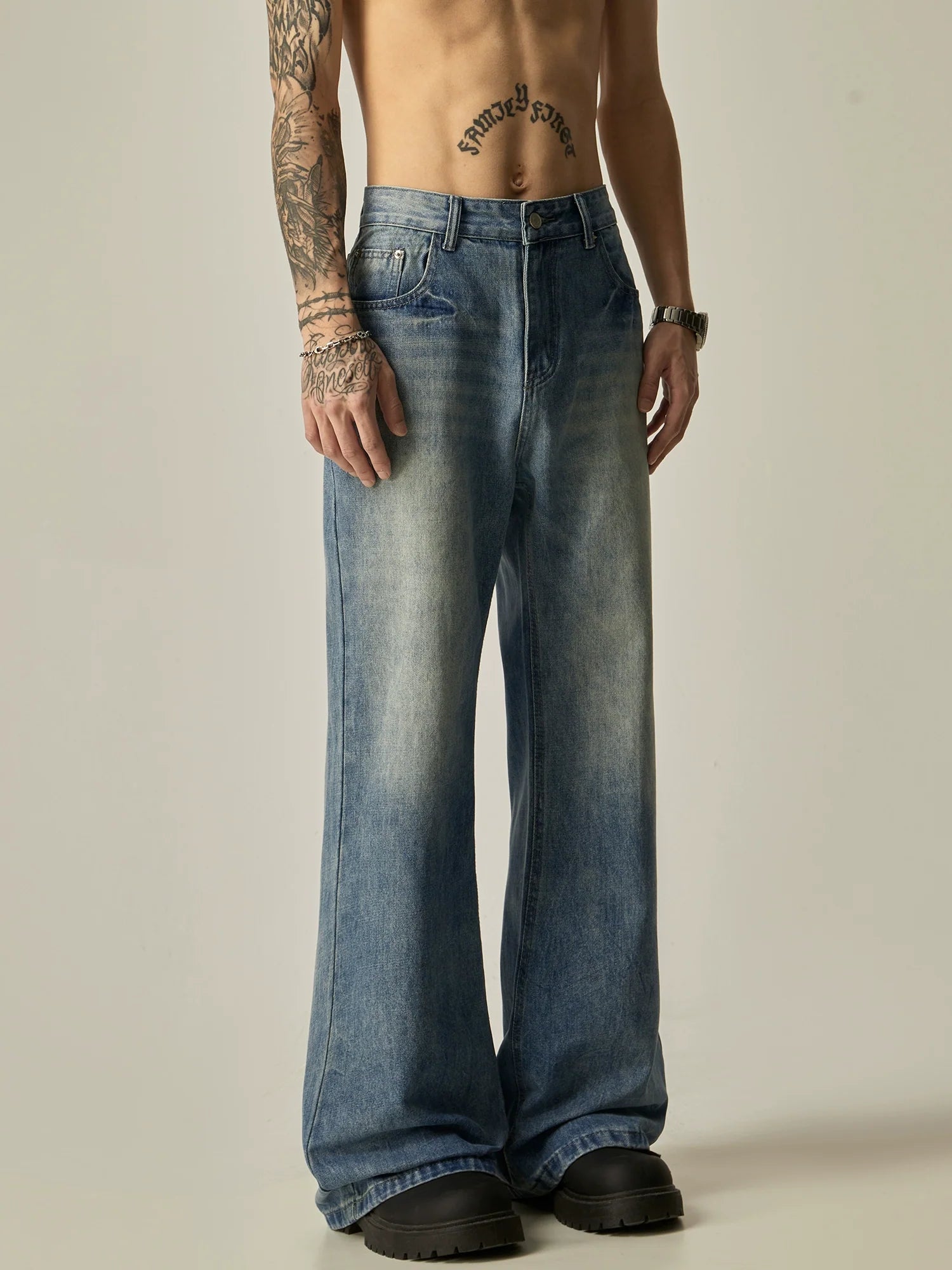 Jeans de lavado con luz acampanada retro de gran altura