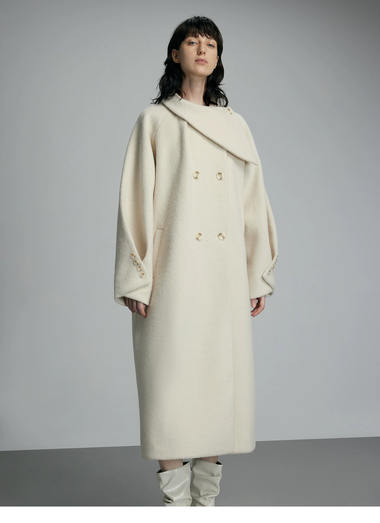 Abrigo de invierno de lana crema de gran tamaño