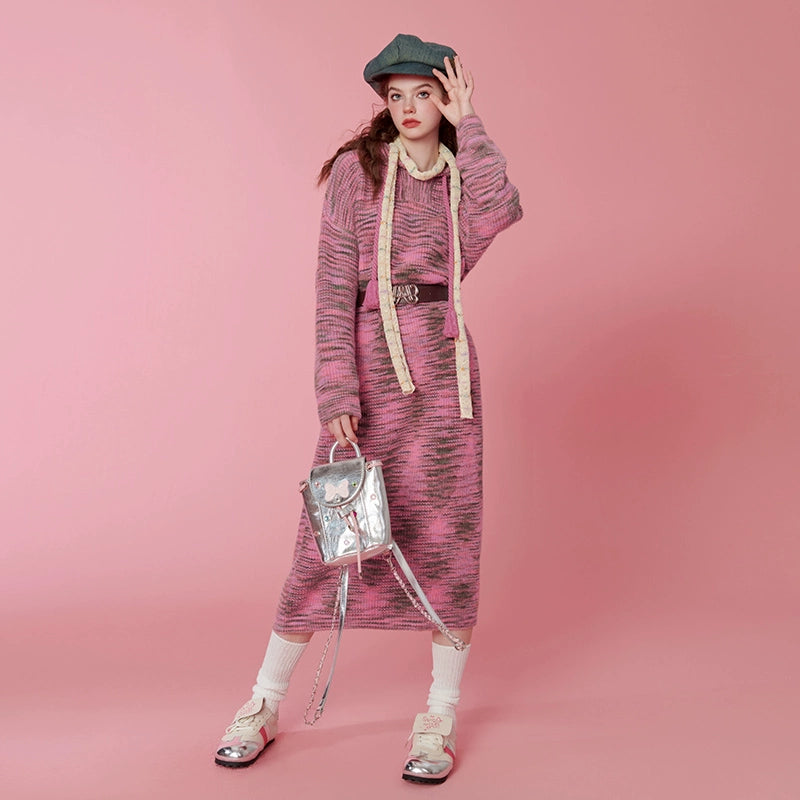 Vestido midi de suéter con capucha
