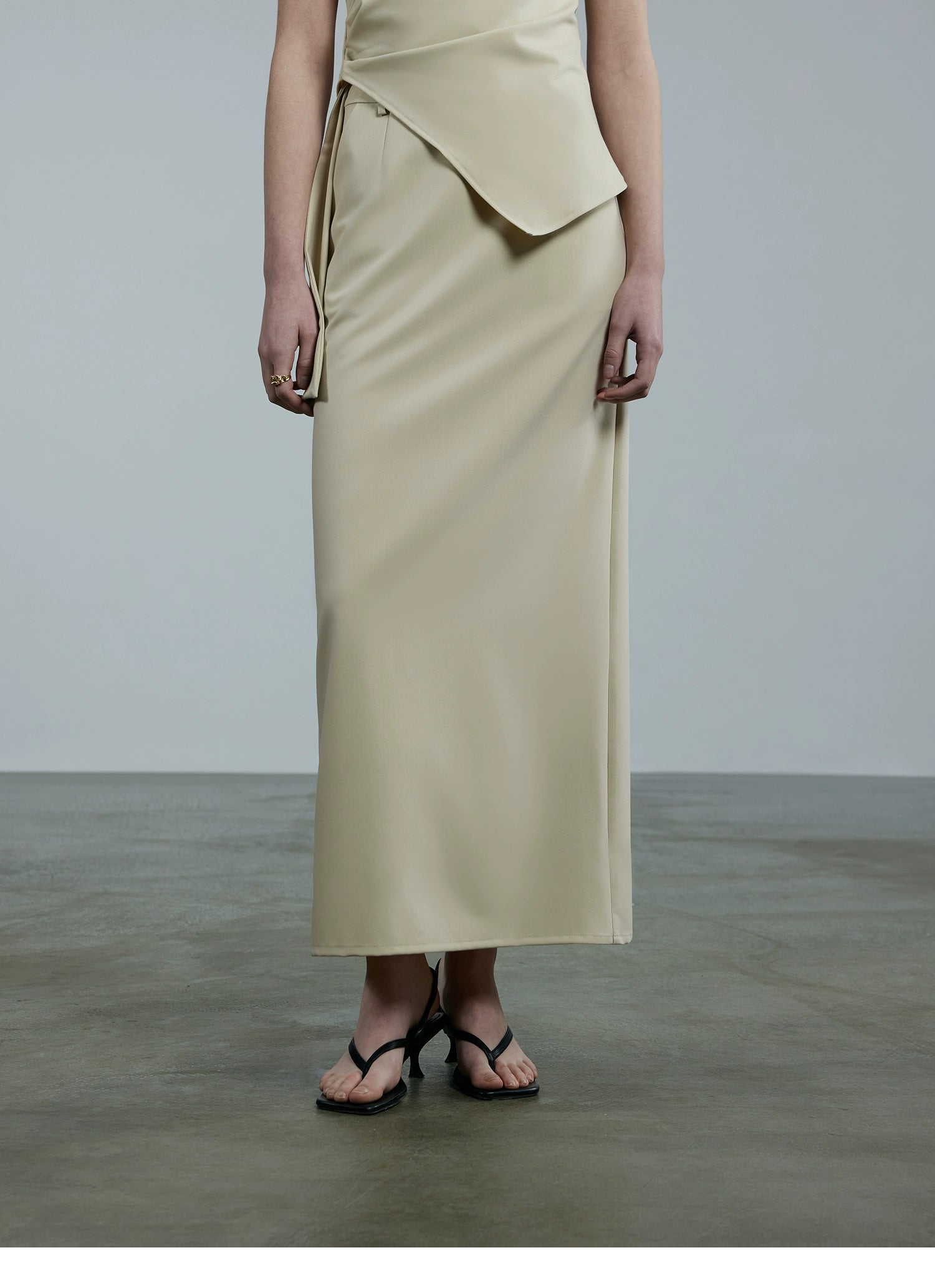 슬리브리스 V넥 롱스커트 슈트