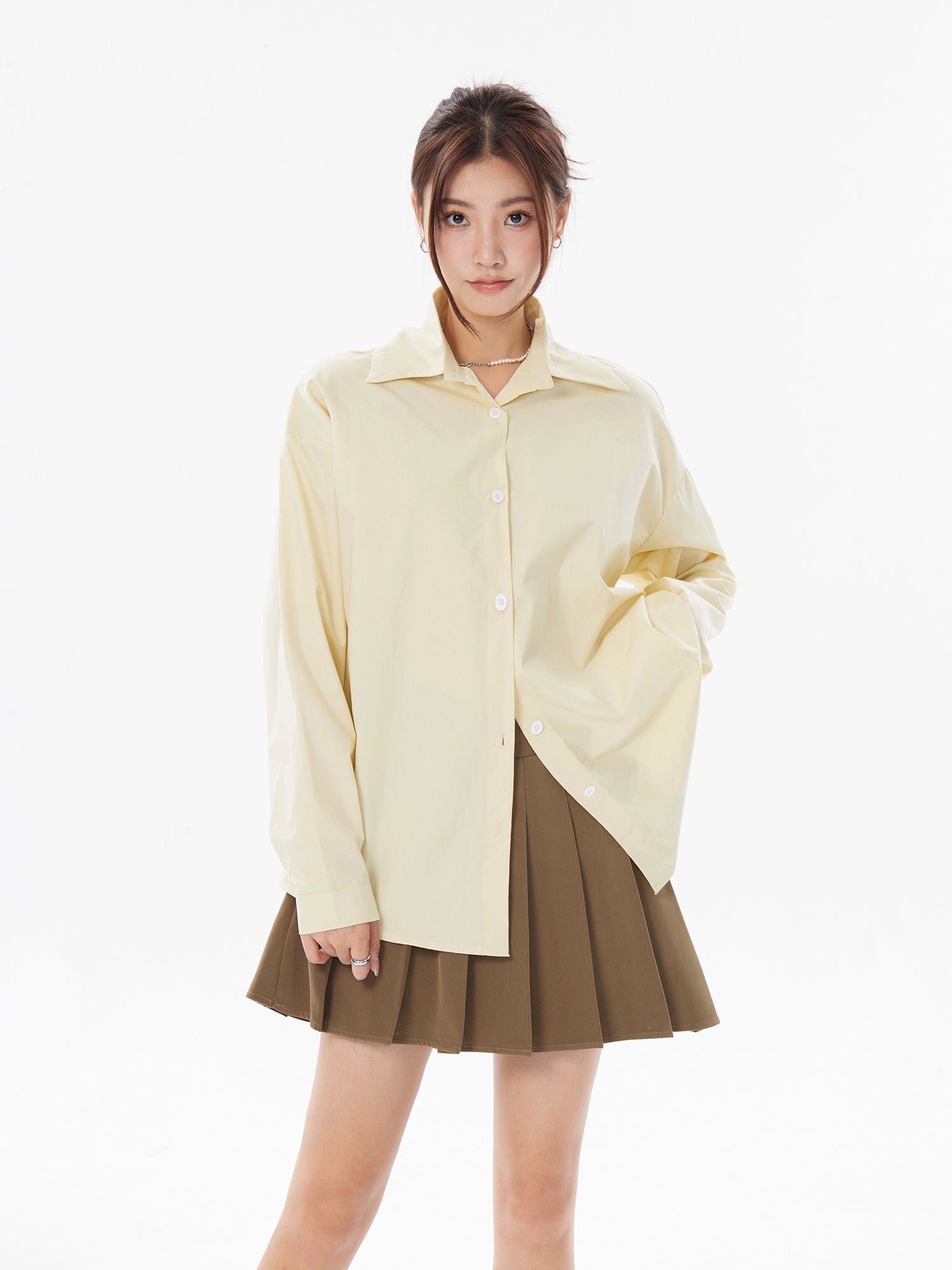 Weißes Button-Down-Hemd im Lagenlook Petite