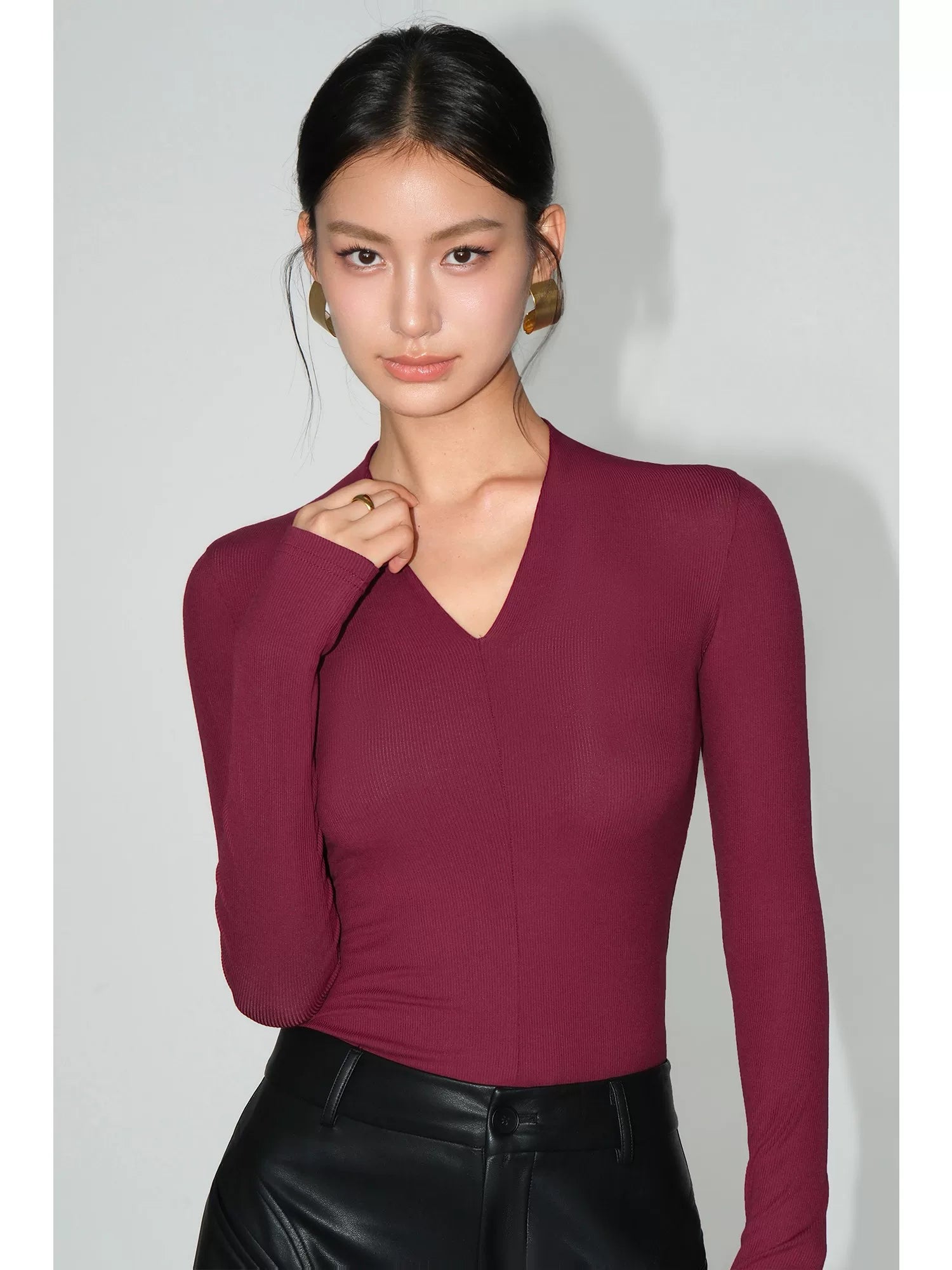Merlot Line V‑Neck Ribbed Top