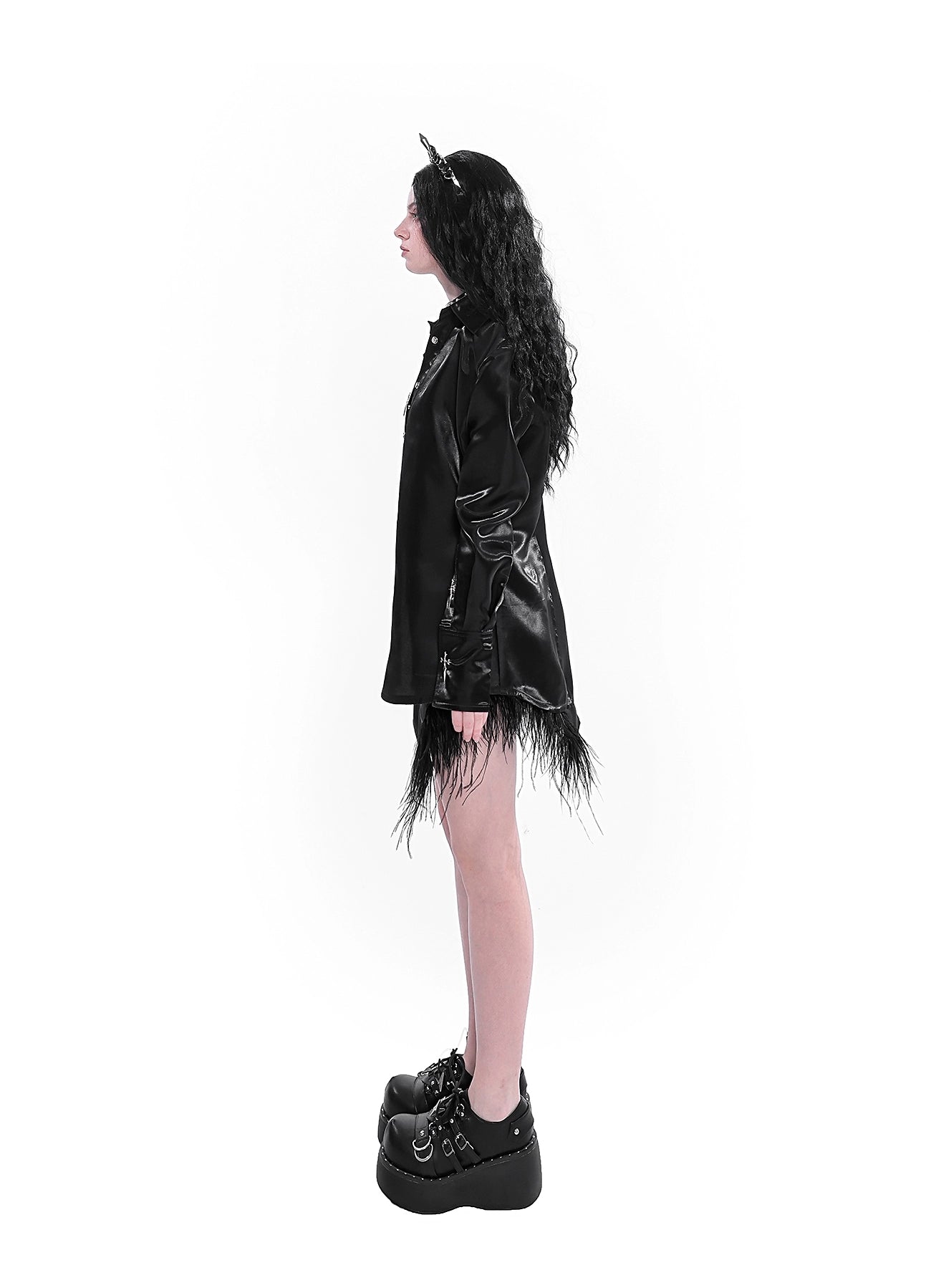 Yubaby Gothic Cross-Embroidered Satin-Hemd-Langarmbutton mit Federverkleidung