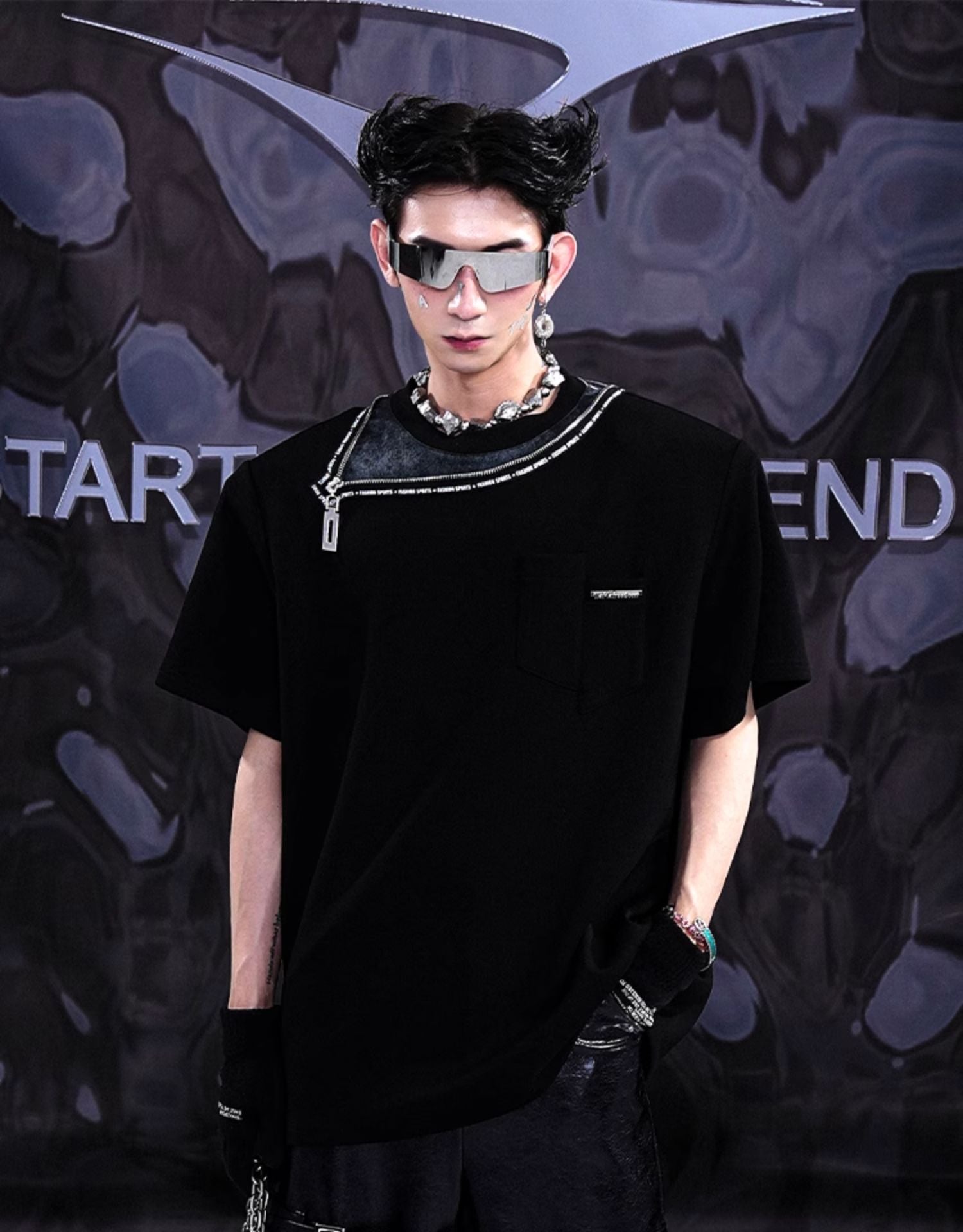 T-Shirt with Zipper Detail