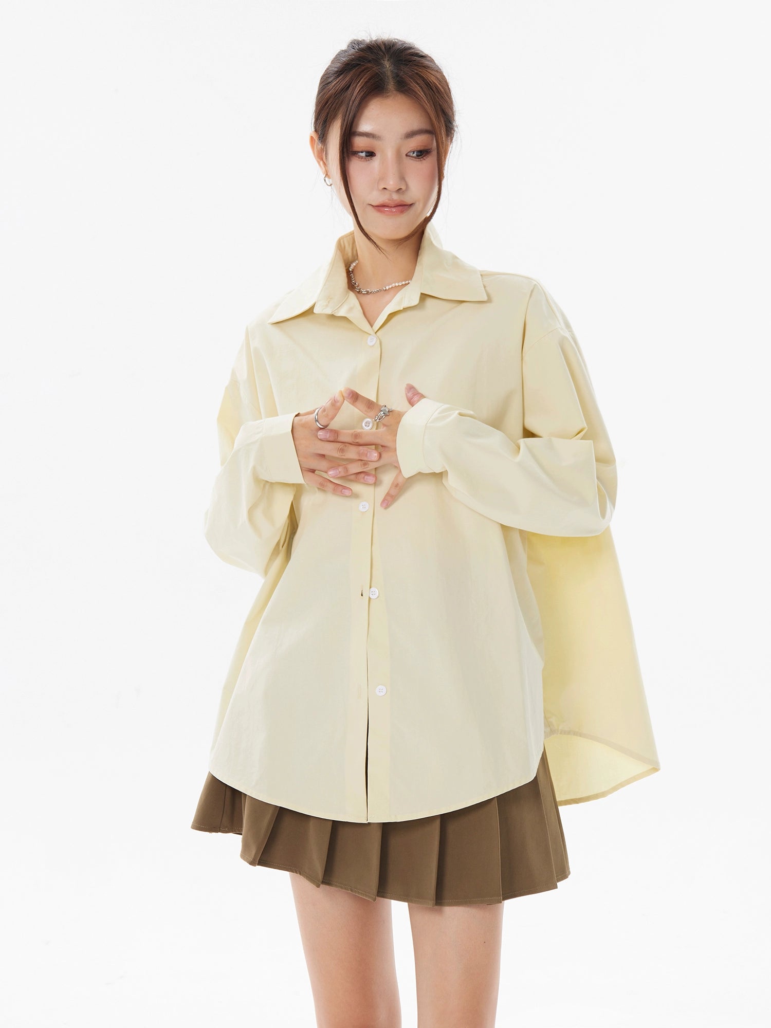 Weißes Button-Down-Hemd im Lagenlook Petite
