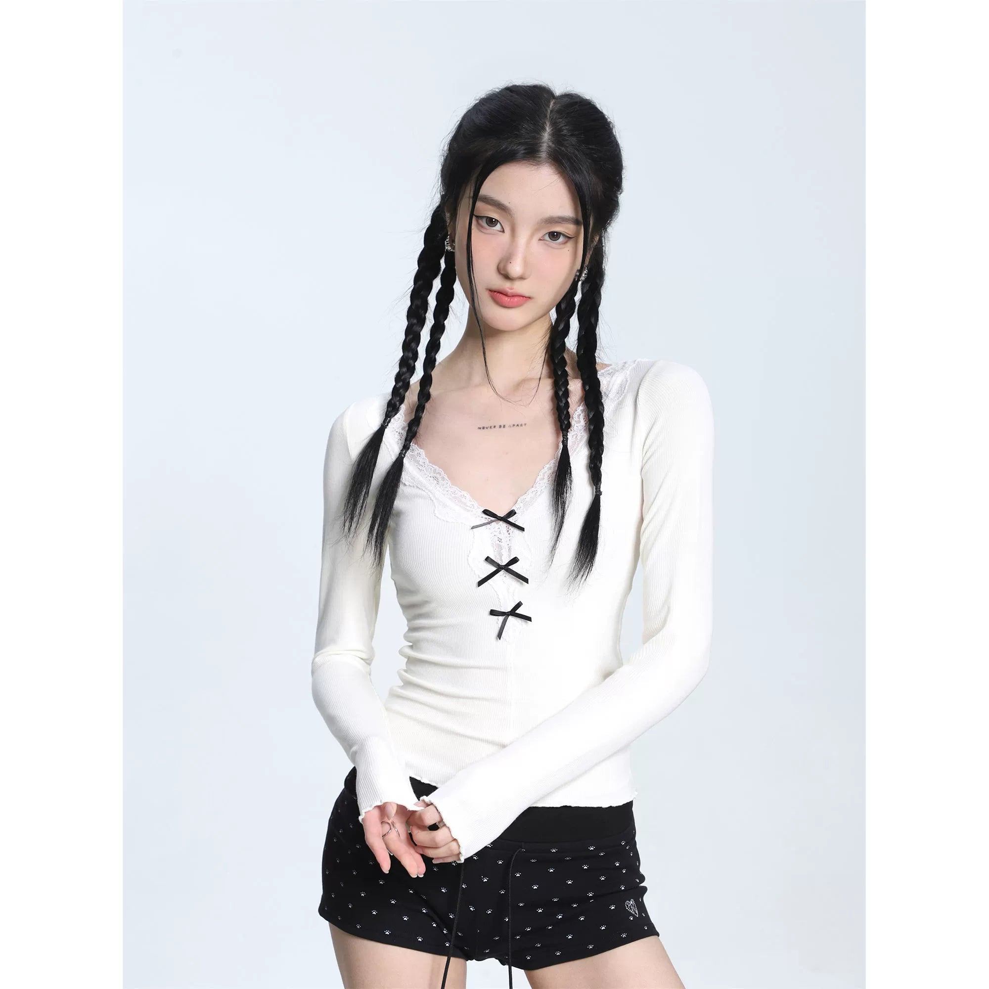 리본 레이스 트림 V넥 롱슬리브 니트 스웨터