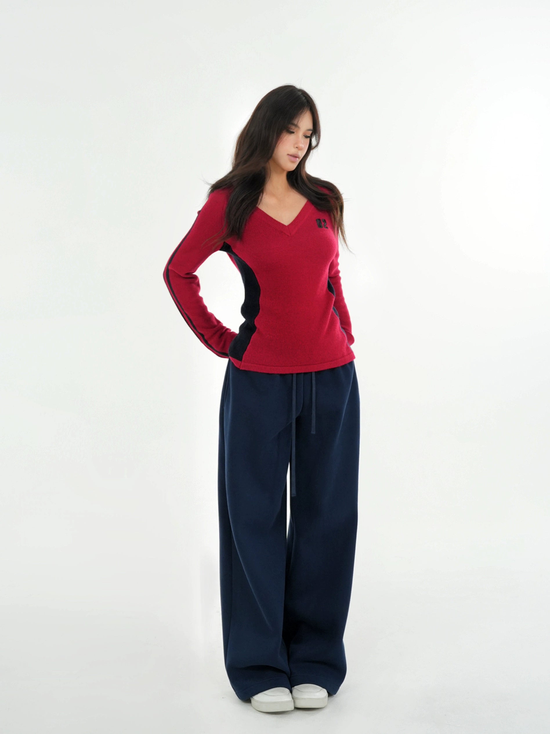 Leichter V-Ausschnitt mit Langarmpullover