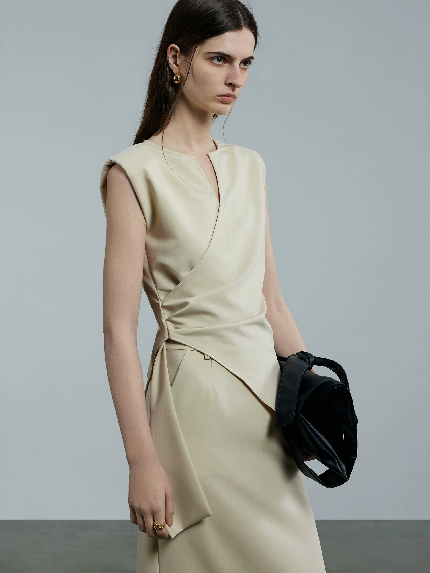 슬리브리스 V넥 롱스커트 슈트