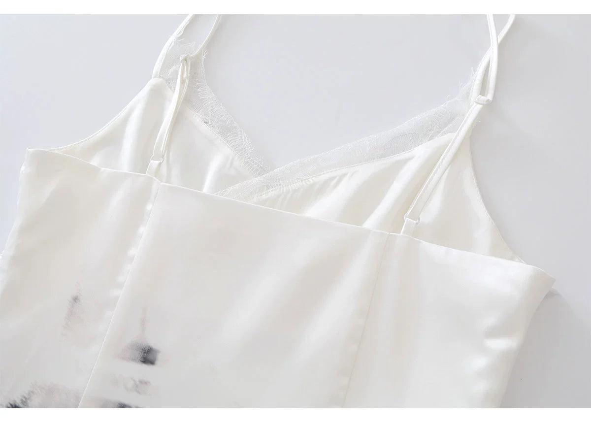 Cest Nous White White Distaded Graphic Tank Tank Tank - Mini Bodycon con estampado de grunge