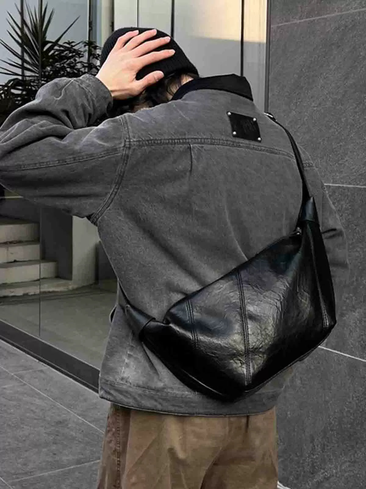 Obsidian Curve Crossbody Sling