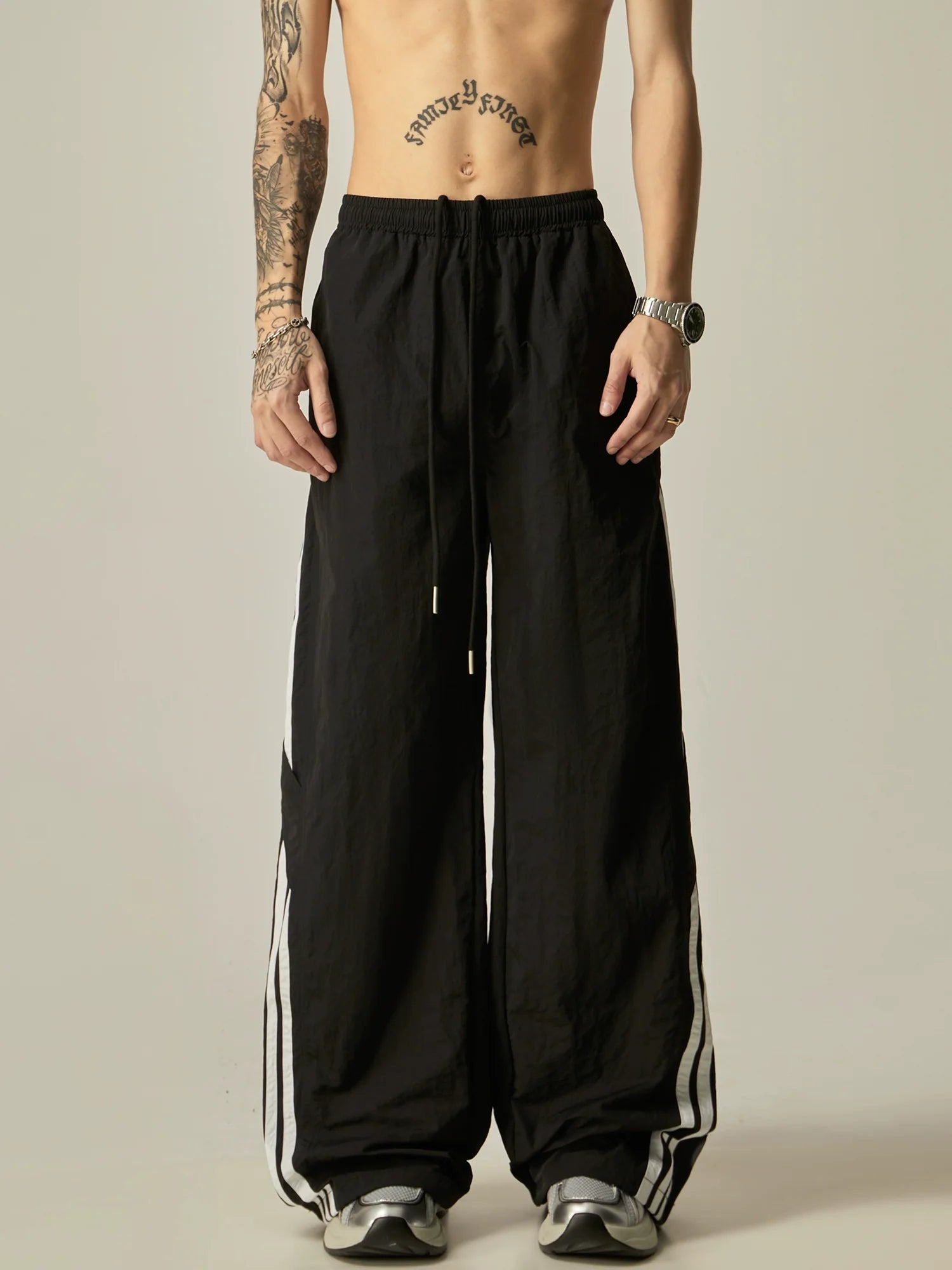 Pantalones de rayas atléticas de pierna ancha