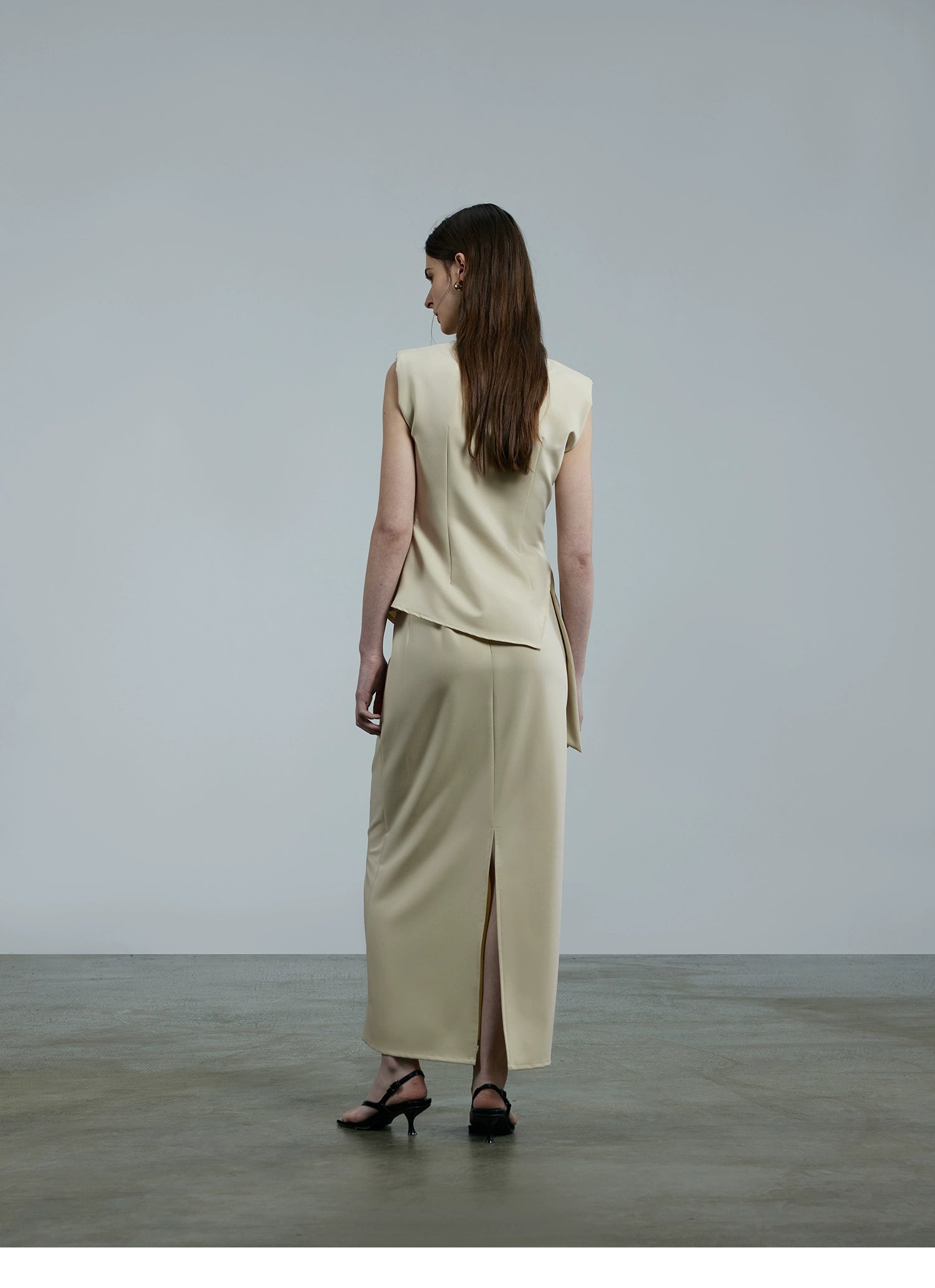 슬리브리스 V넥 롱스커트 슈트