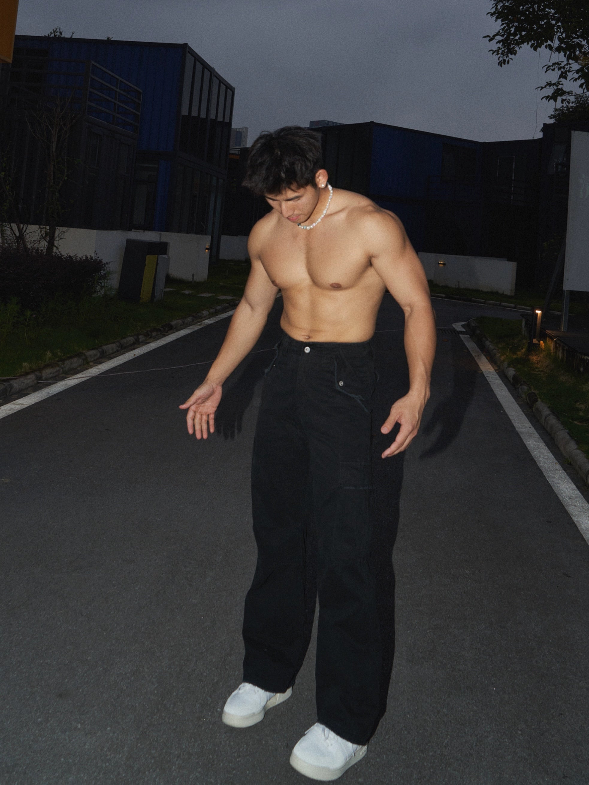 Distressed Cargo Pants Detail