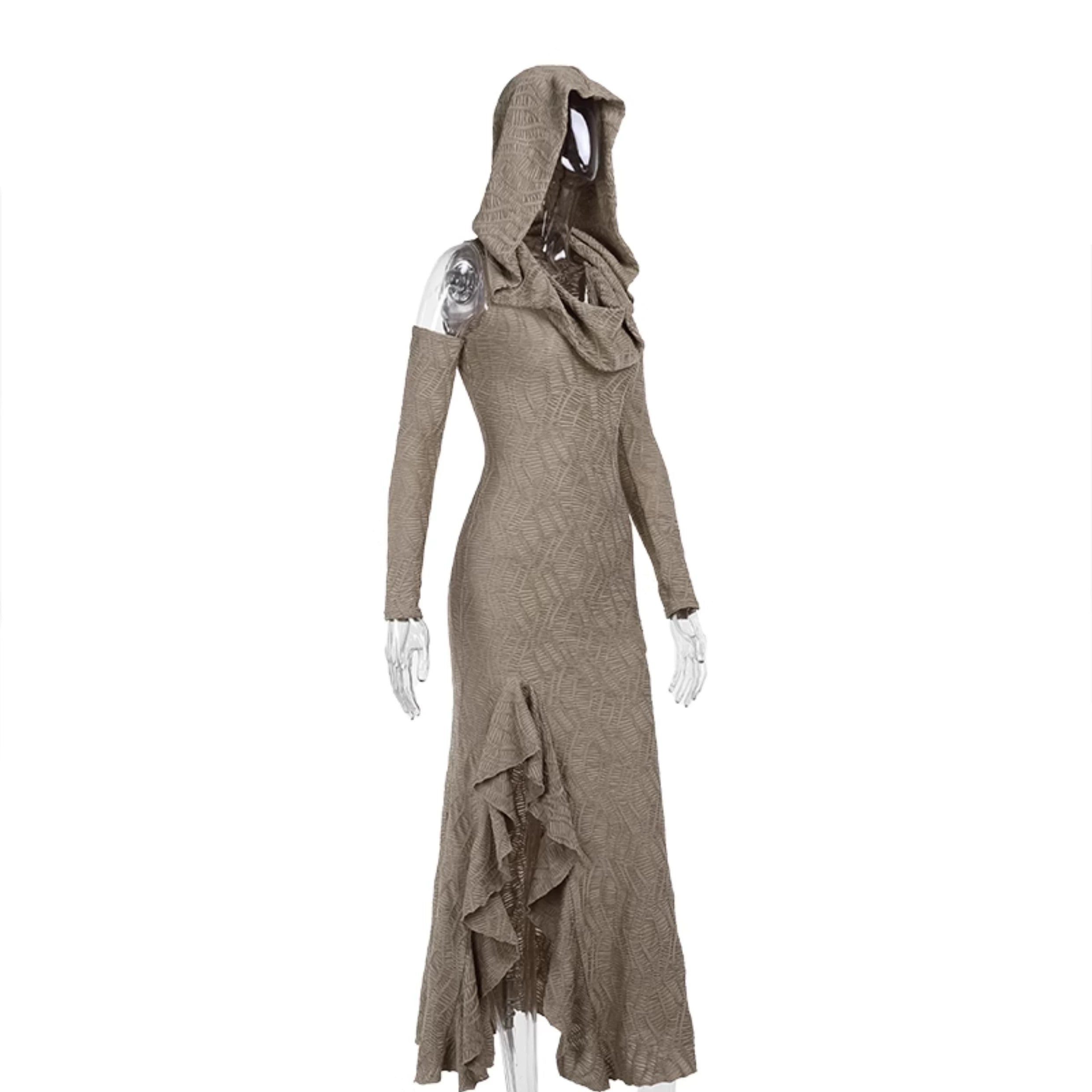 Wannathis Avantgarde -Kapuze Maxi Kleid - Taupe kaltes Schulterkleid mit Rüschendetails
