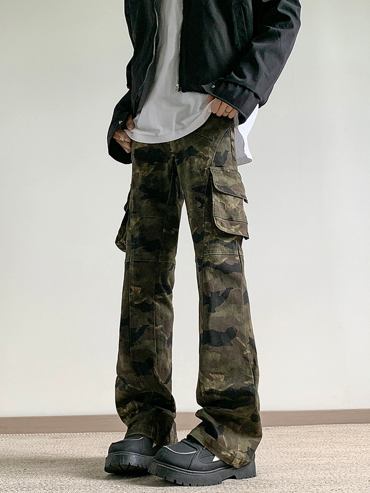 Wide-Leg Camo Cargo Pants with Side Pockets