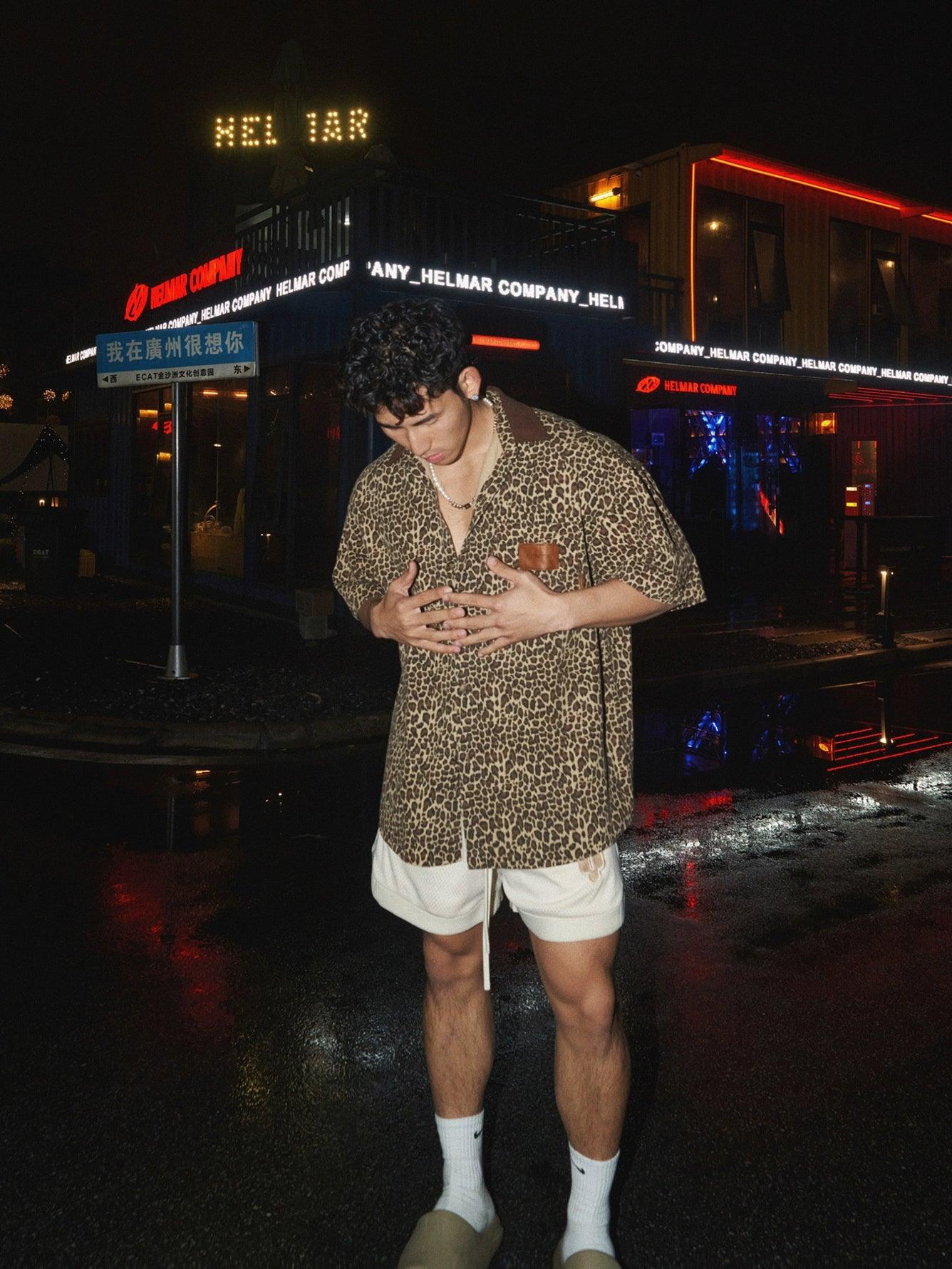 레오파드 프린트 반팔 버튼업 셔츠