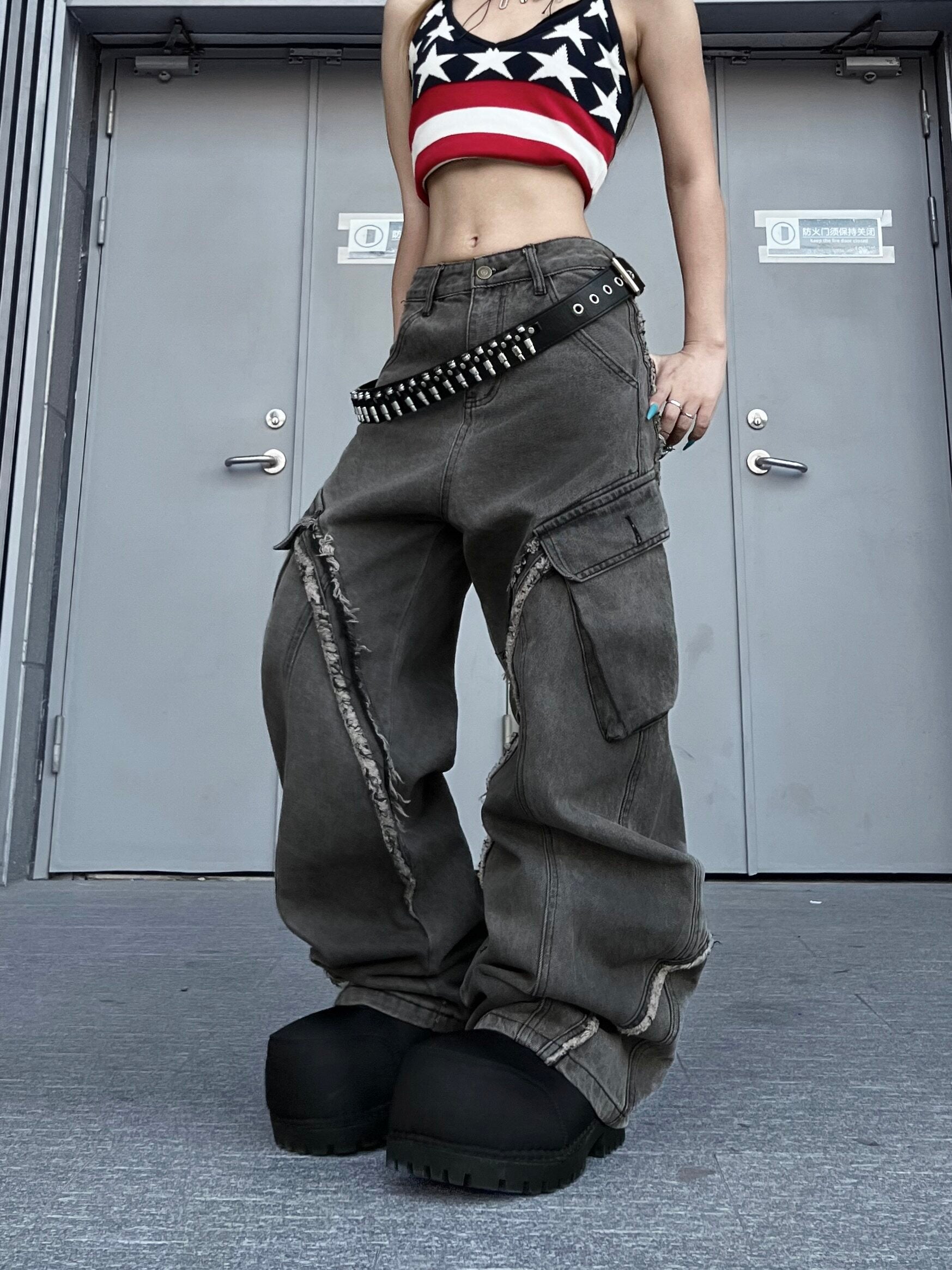 Men's Raw Hem Deconstructed Curved Wide-Leg Jeans
