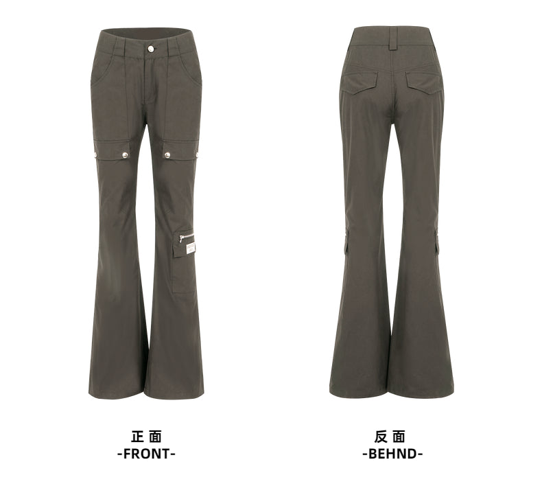 Pantalones de carga negros acampanados con múltiples bolsillos