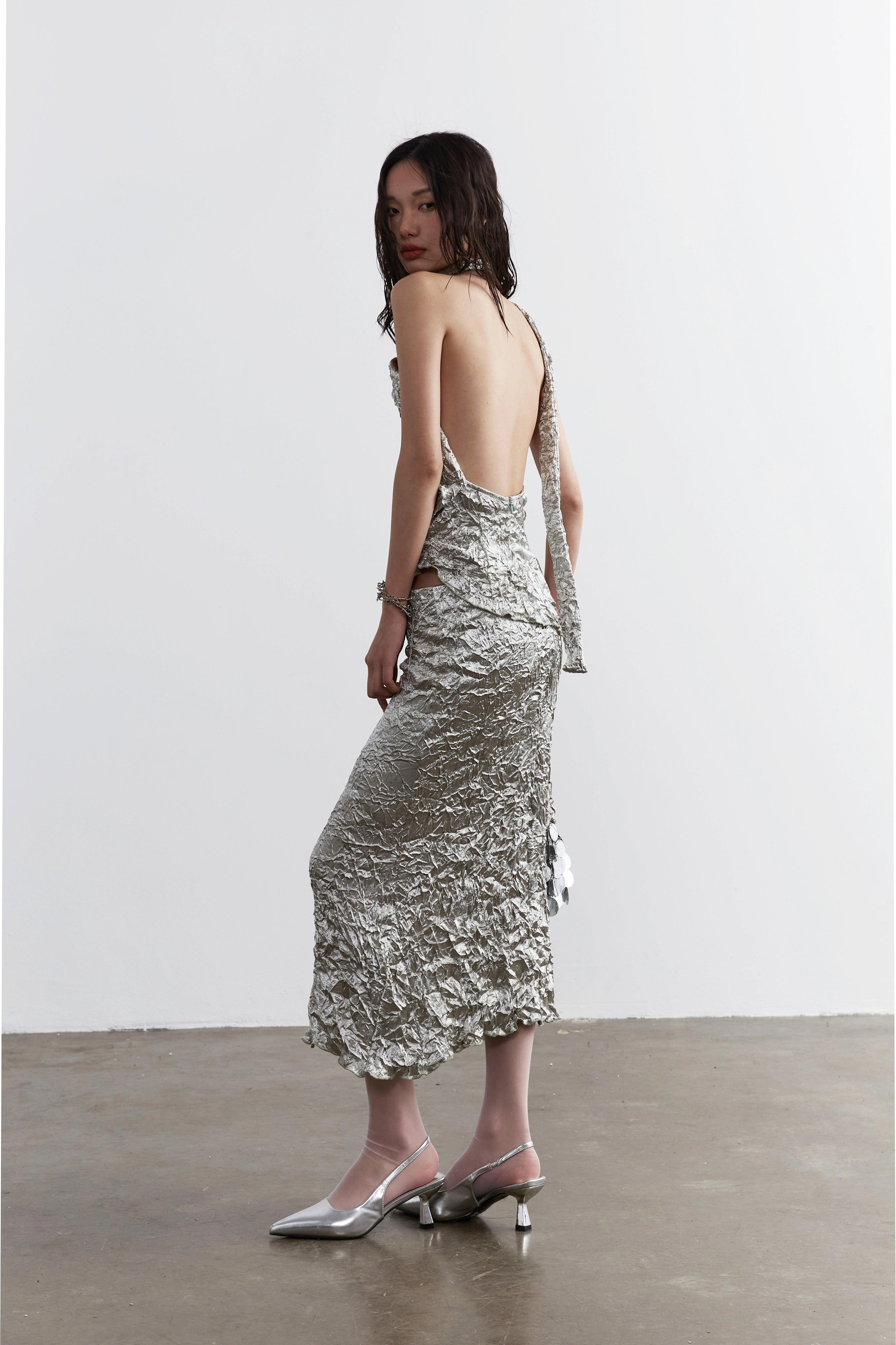 JNYLON Studio Metallic Crinkle One-épaule Robe maxi - Robe de soirée en texturation argentée pour femmes avec sangle asymétrique
